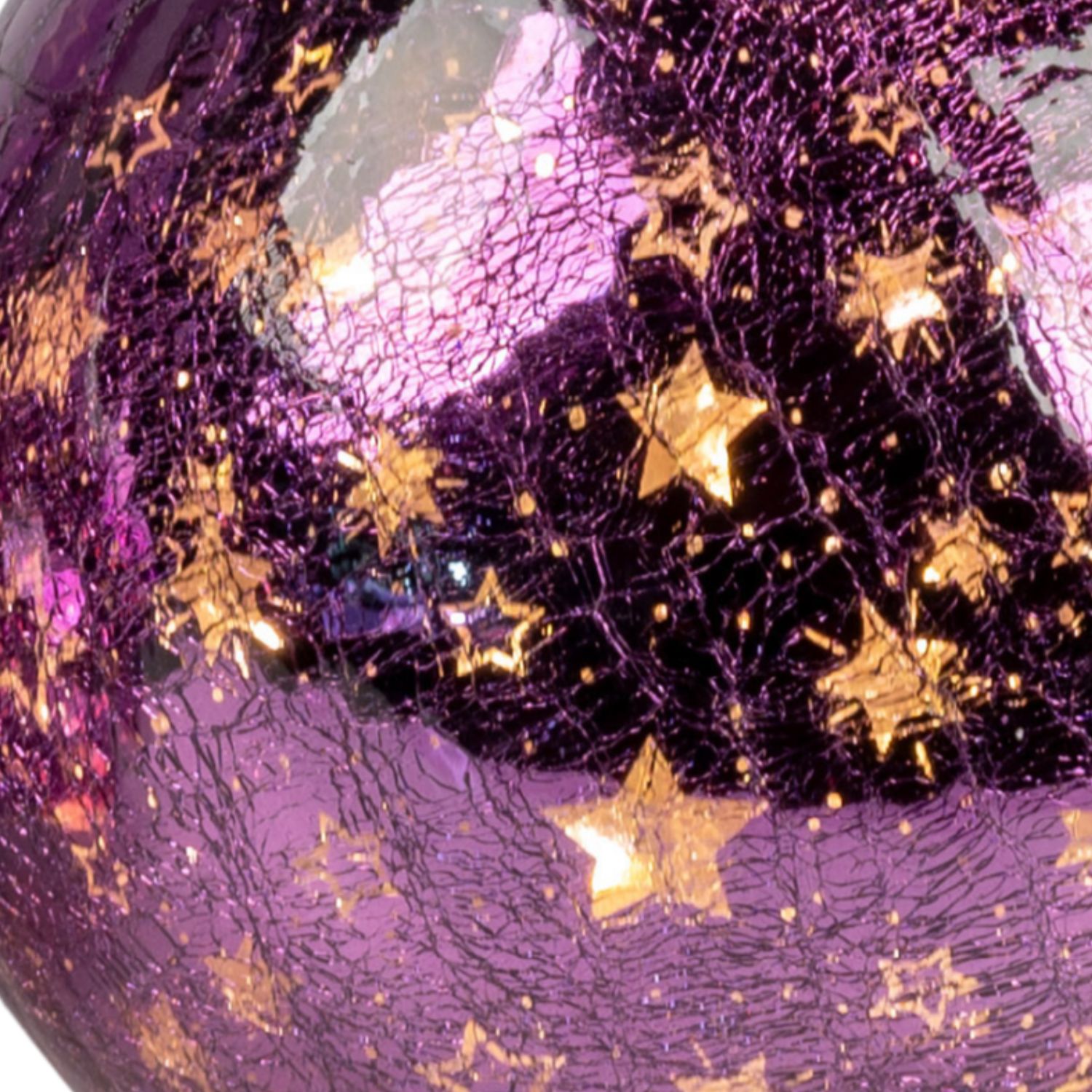 Violette, rissige Oberfläche mit goldenen Sternen und Lichtreflexen