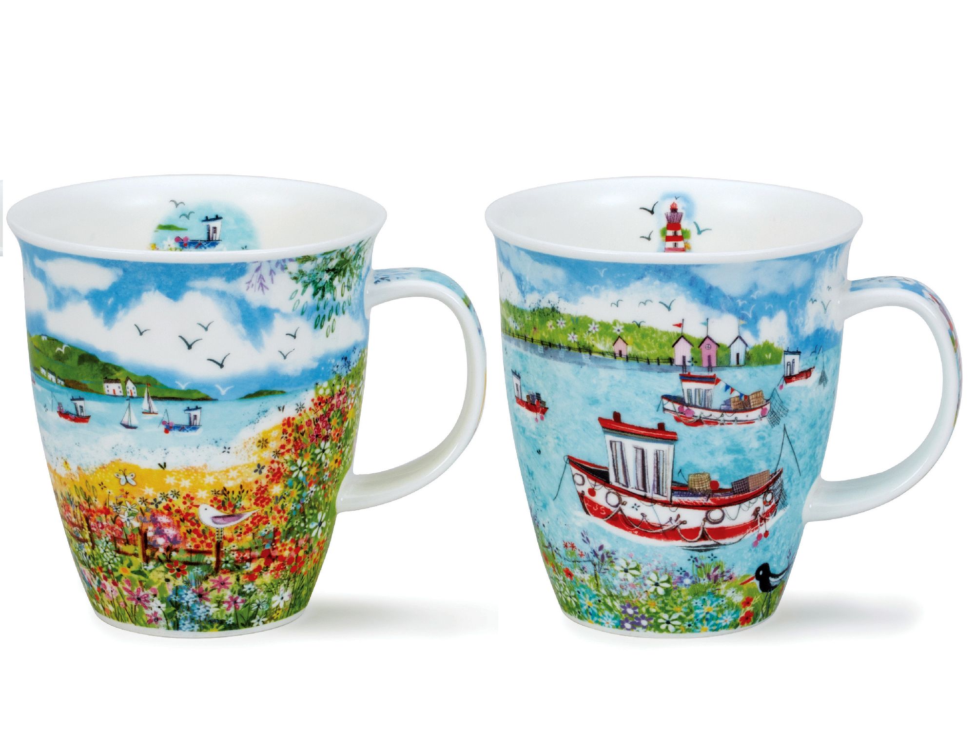 Zwei Tassen mit bunten Landschaftsmotiven: eine zeigt Blumenwiesen und Boote, die andere einen Leuch