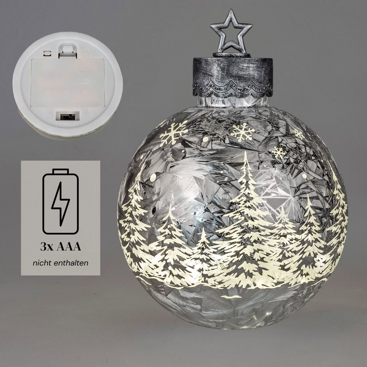 Dekokugel in silber mit weißen Tannenbäumen und Schneeflocken Angabe zu Batterien (3x AAA)