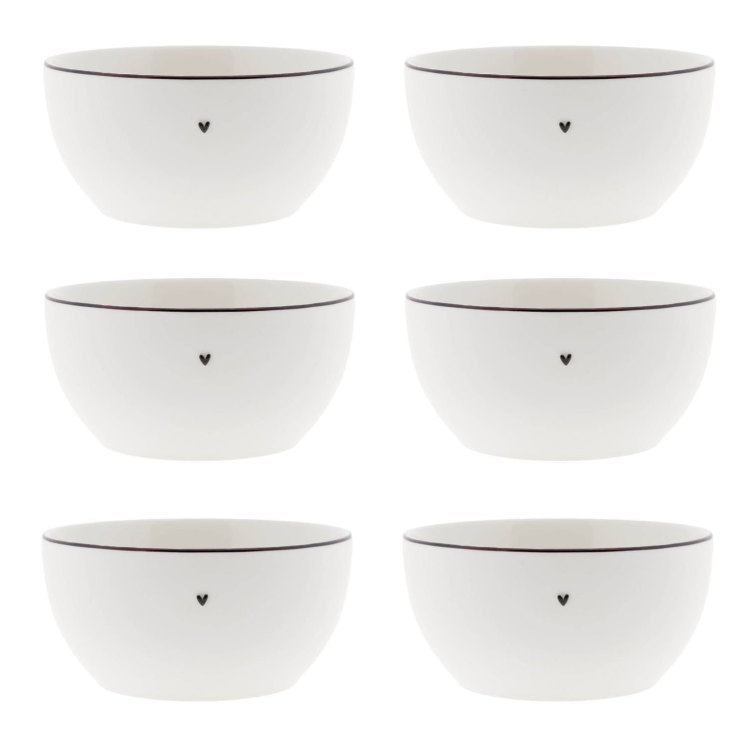 Sechs weiße Schalen mit schwarzem Rand und einem kleinen Herzsymbol in der Mitte. Sie sind gleichmäßig angeordnet.