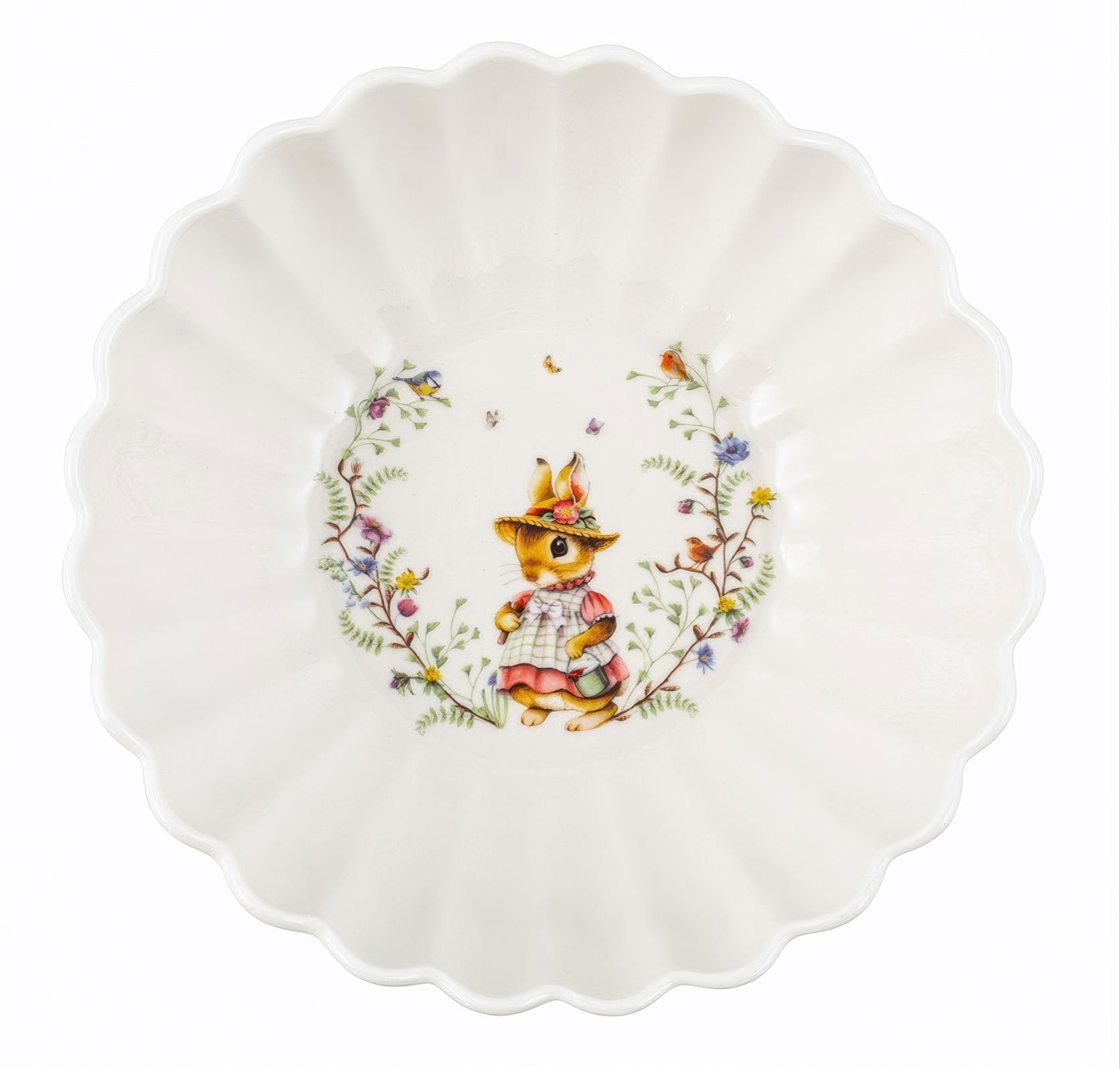 Runde, gewellte Schale mit einem bunten Motiv eines Hasen in Kleidung und einem Hut, umgeben von Blumen und kleinen Vögeln.