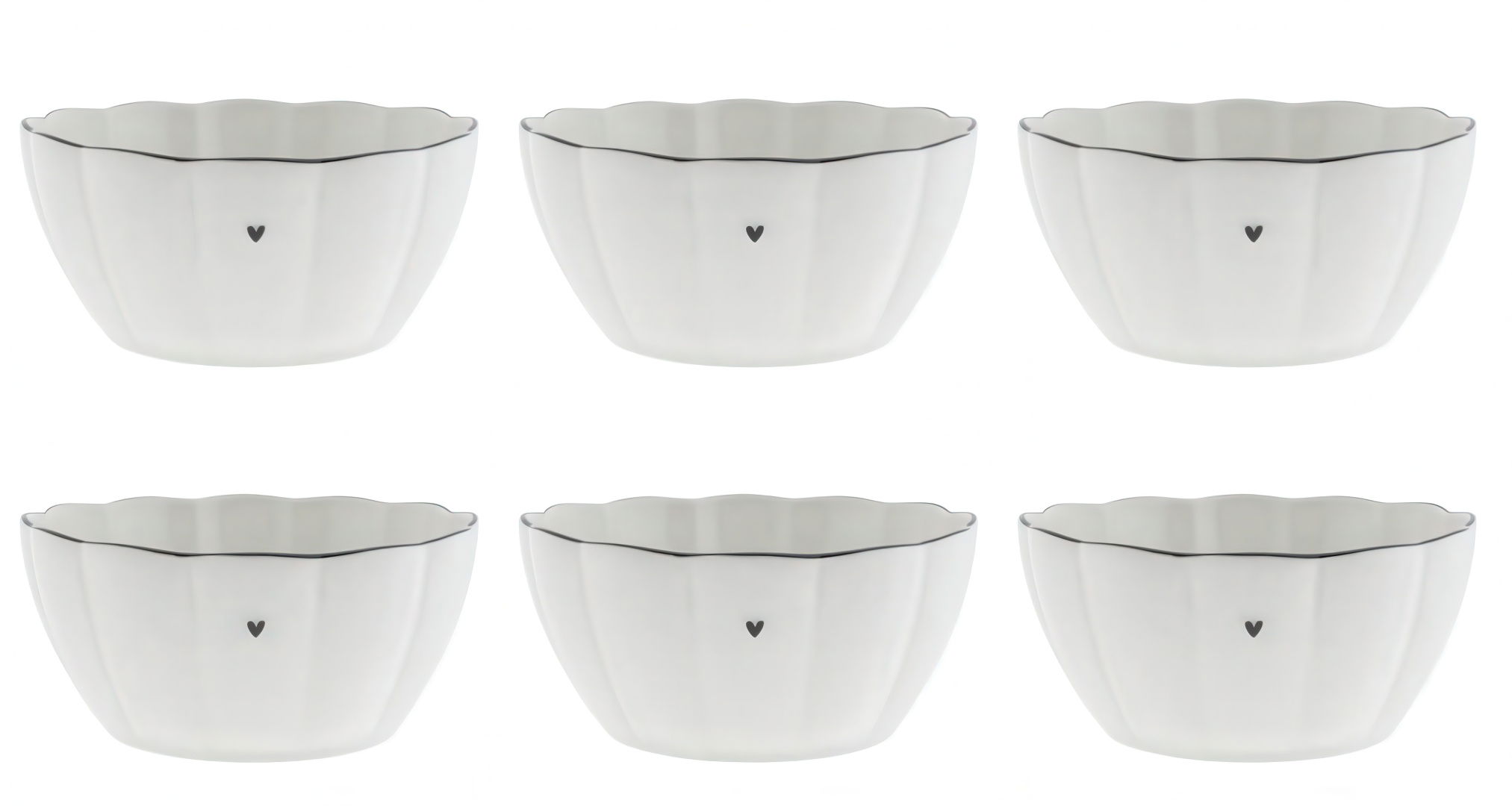 Sechs weiße Schalen mit gewelltem Rand und schwarzem Dekor, gleichmäßig angeordnet in zwei Reihen.