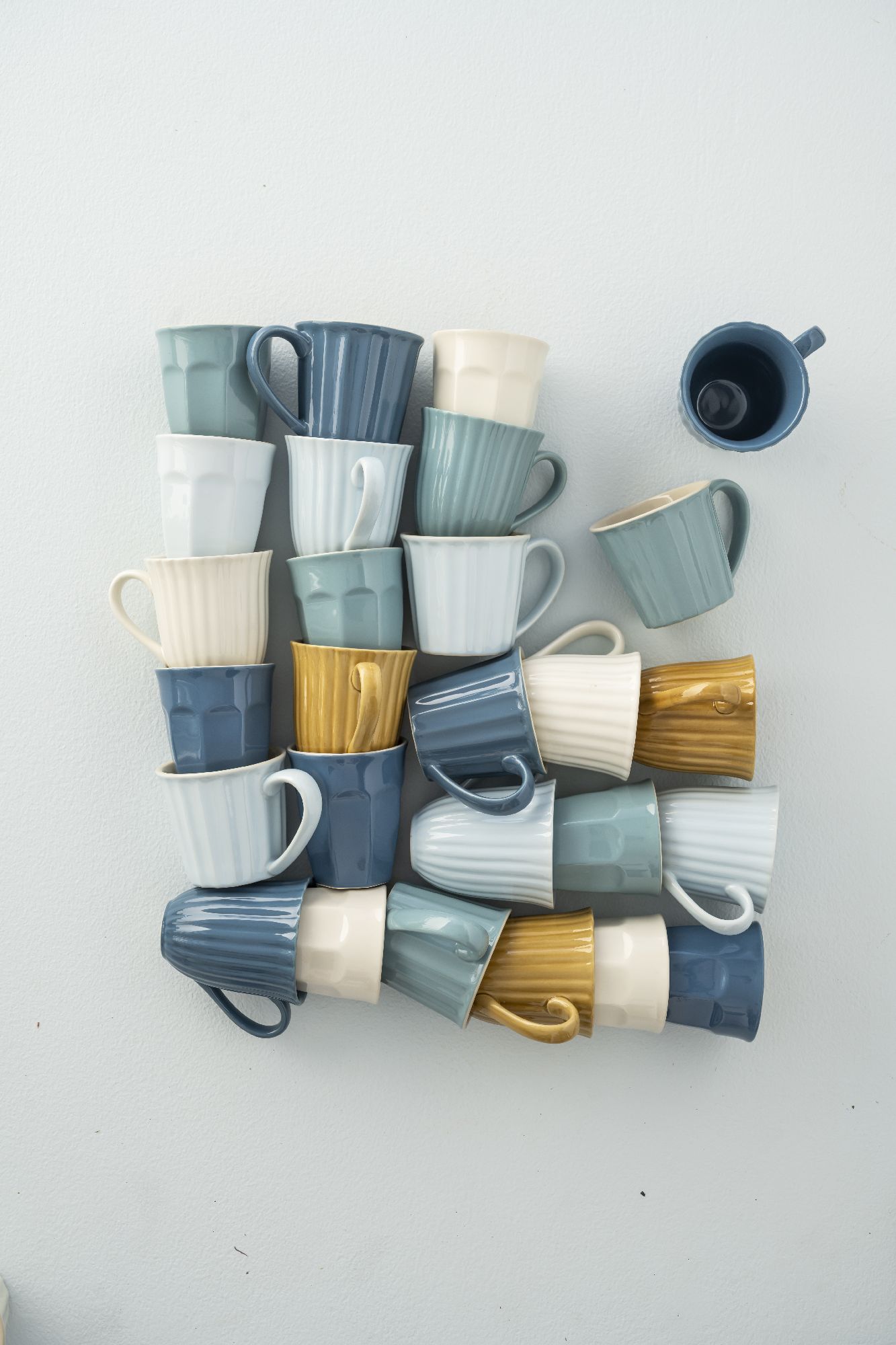 Kaffeebecher, Tasse MYNTE GREEN TEA grün für 300ml Höhe 10cm Steingut Ib von LAURSEN