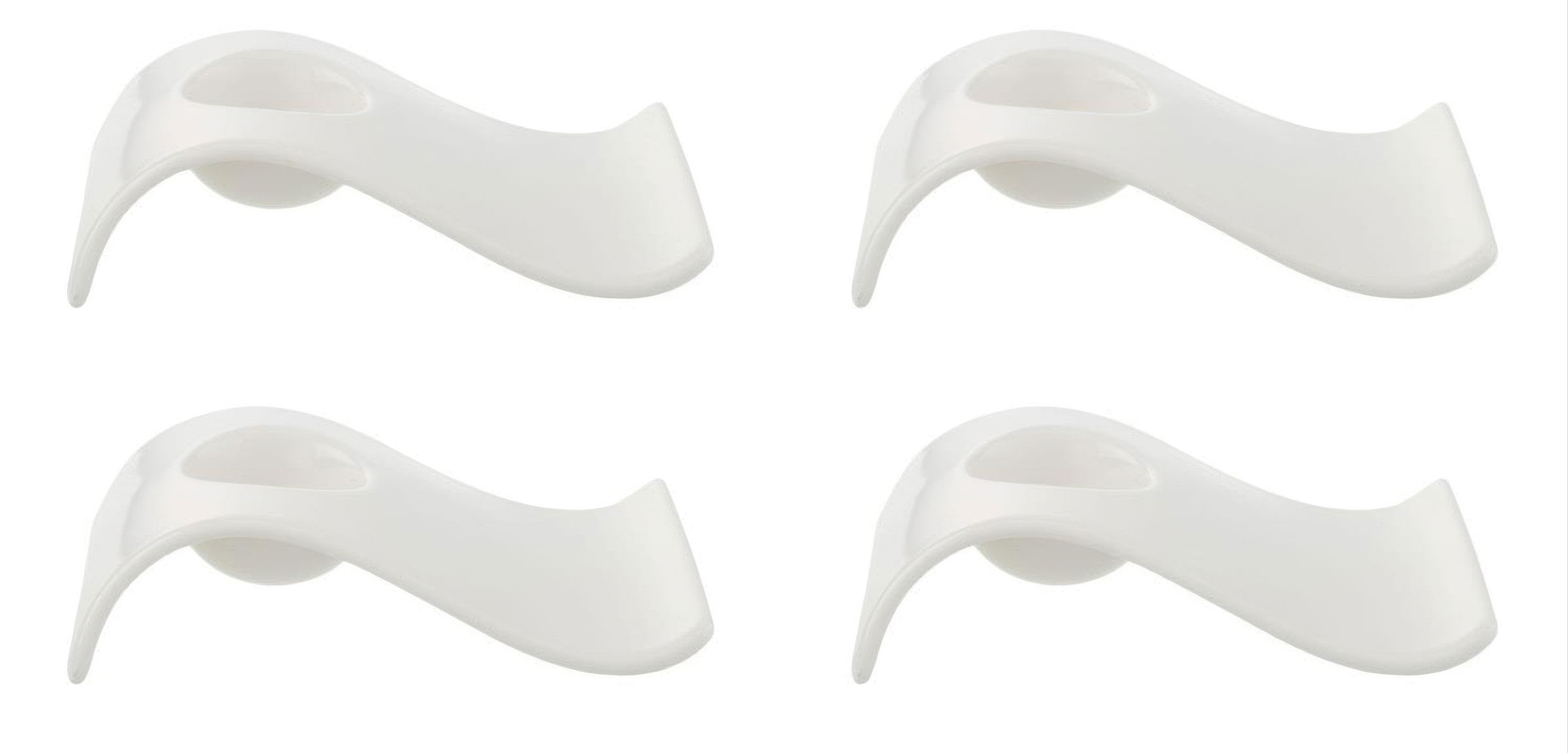Vier weiße, geschwungene Halterungen mit einer Vertiefung in der Mitte, angeordnet in zwei Reihen.