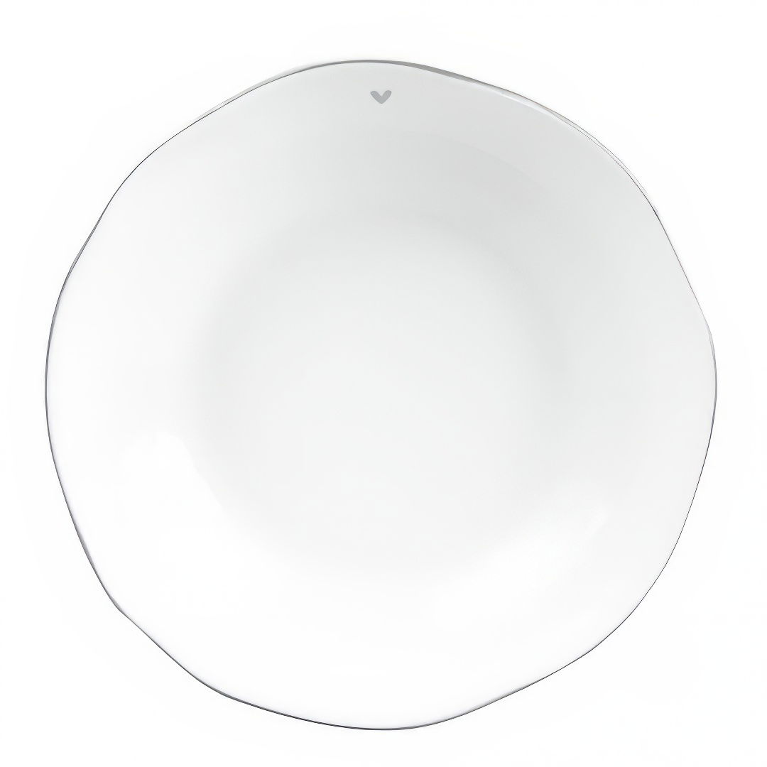 Weißer, runder Teller mit leicht gewelltem Rand und einem kleinen Herzsymbol am oberen Rand.