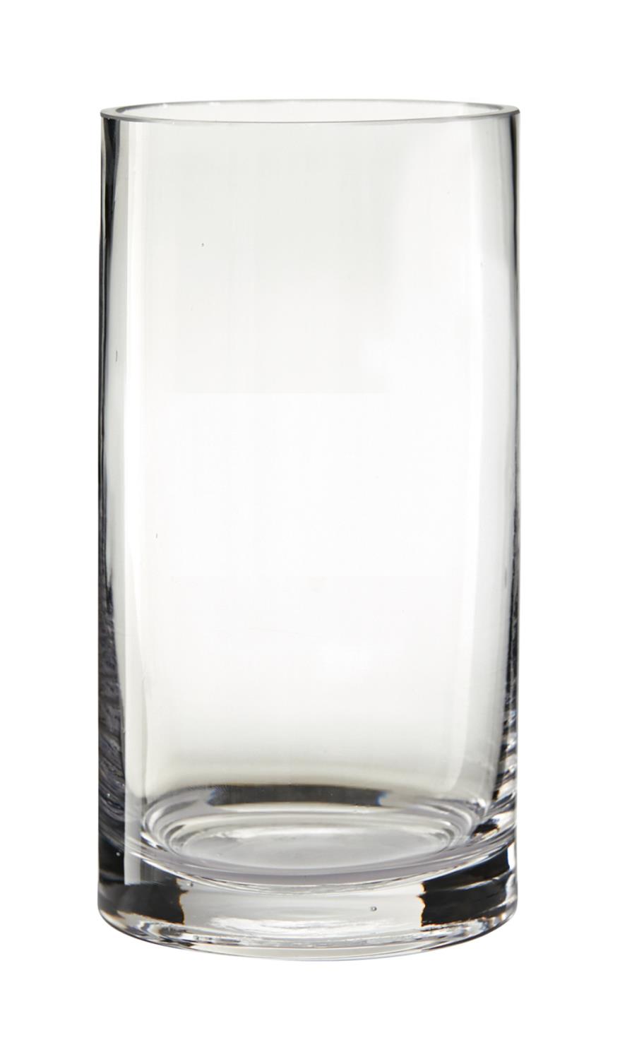 Ein transparenter, zylindrischer Glasbecher ohne Inhalt, mit glatter Oberfläche und flachem Boden.