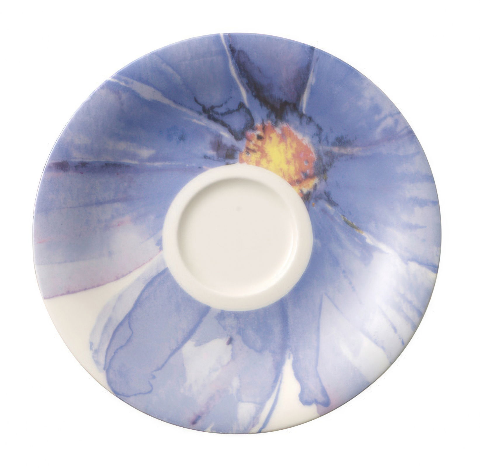 Ein runder Unterteller mit blauen Blütenmotiven und einem weißen, runden Bereich in der Mitte.