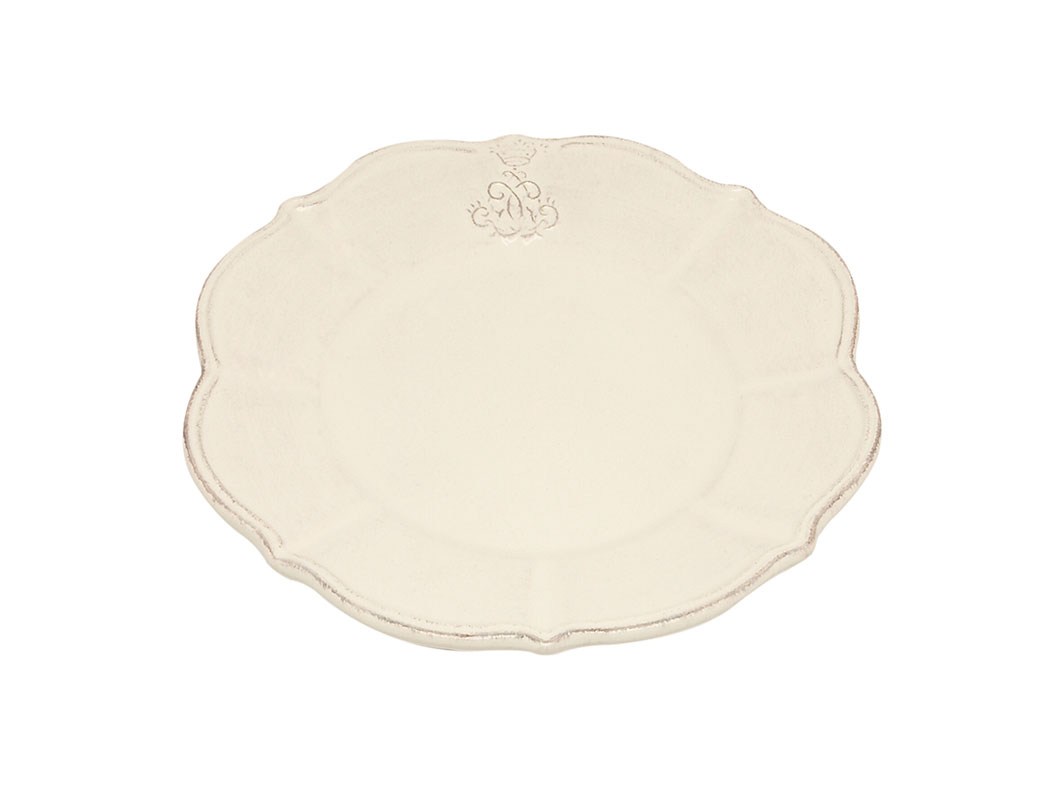 Runder, cremefarbener Teller mit gewelltem Rand und leichtem Reliefmuster in der Mitte.