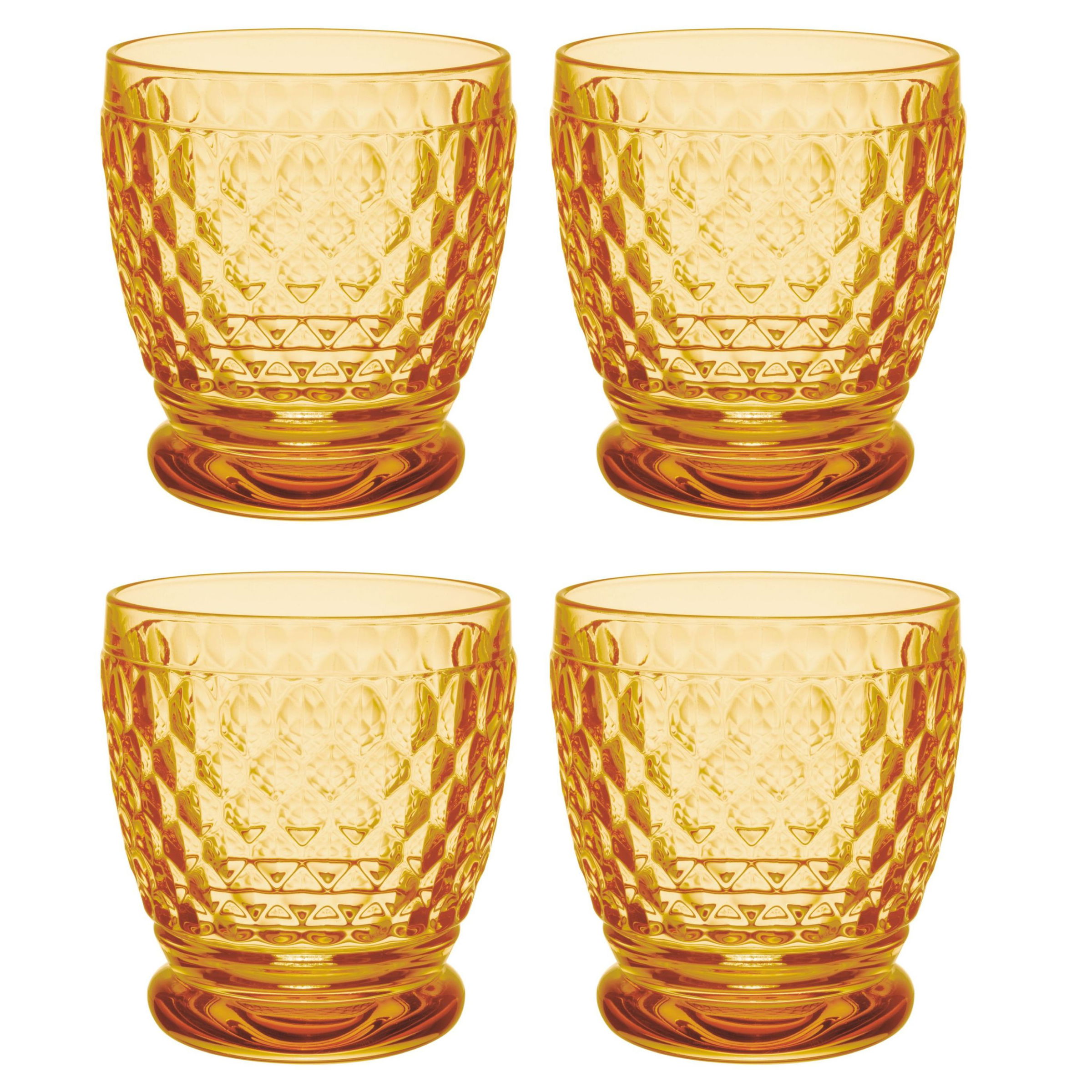Vier orangefarbene Gläser mit strukturiertem Design auf weißem Hintergrund