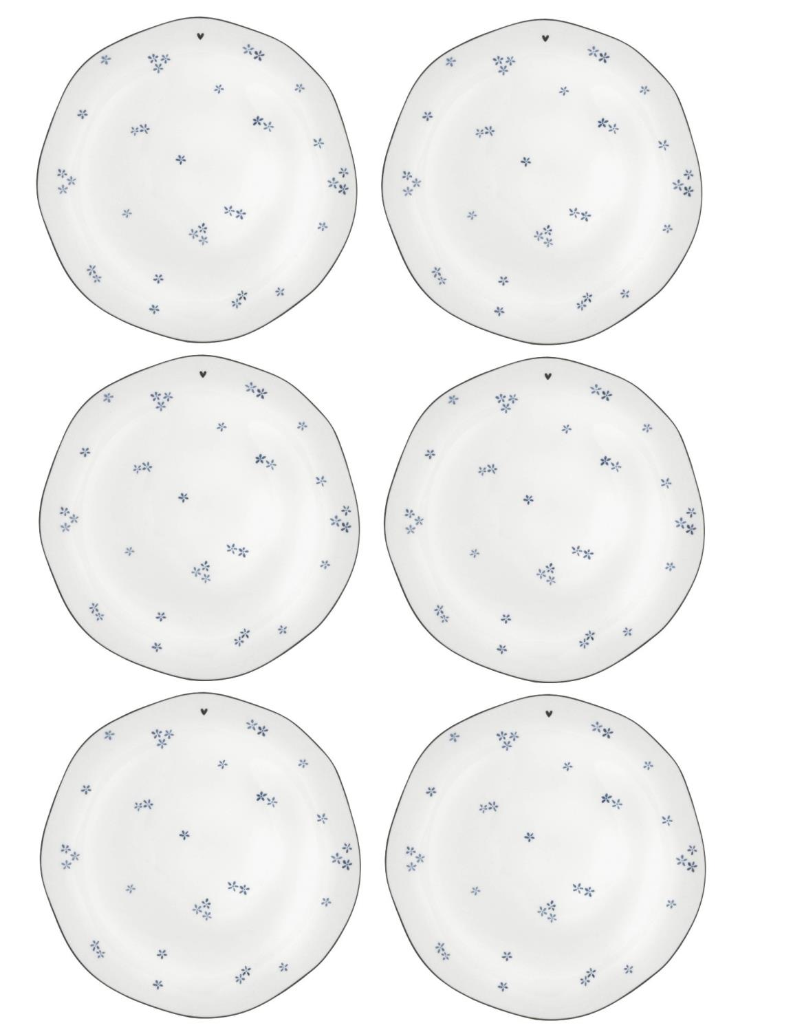 Sechs weiße Teller mit blauen, blütenartigen Mustern und einer leicht gewellten Kante, gleichmäßig angeordnet.