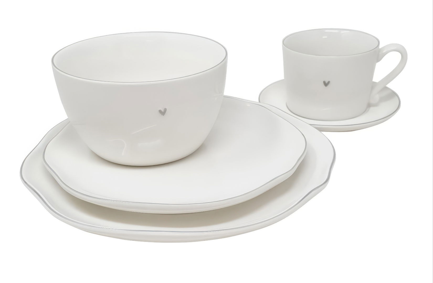 Weißes Geschirrset bestehend aus einer Schüssel, einem Teller, einer Tasse und einer Untertasse, alle mit einem kleinen Herzmotiv.