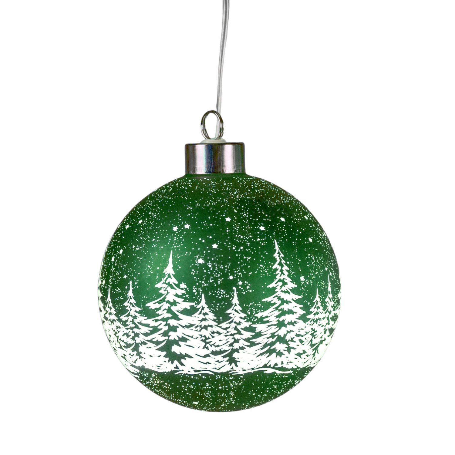 Grüne Christbaumkugel mit weißem Tannenwaldmotiv und Schneesprenkel, am Haken hängend