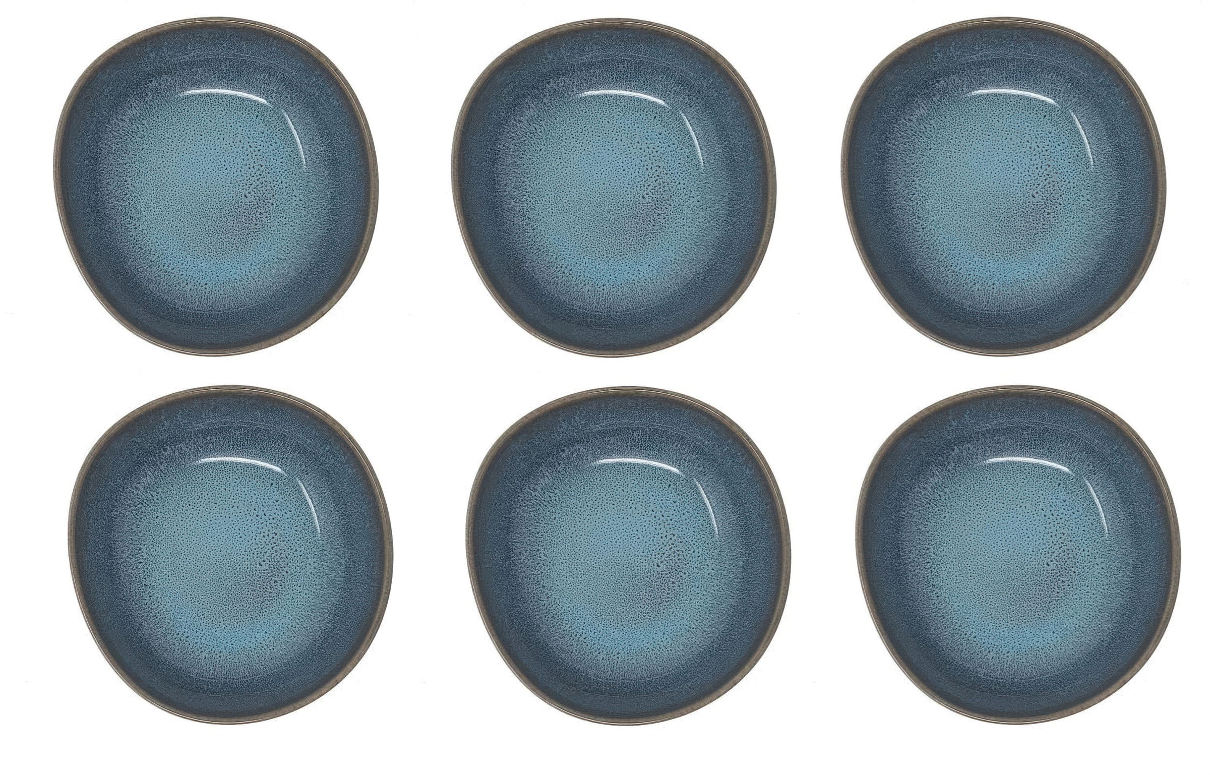 Sechs quadratische Teller in verschiedenen Blautönen, mit einer glatten Oberfläche und einem schmalen Rand.