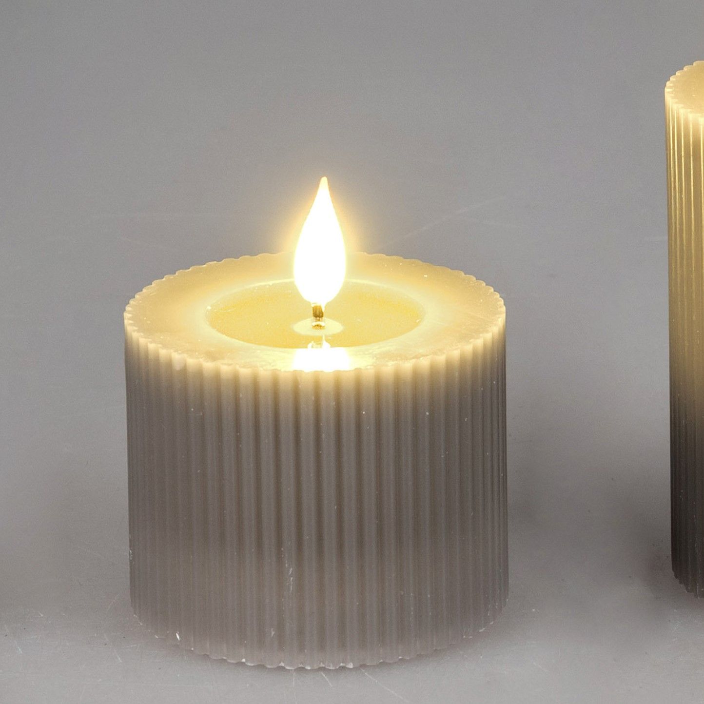 LED Kerze STREIFEN Höhe 4cm,Durchmesser 7,5cm grau mit Timer von FORMANO