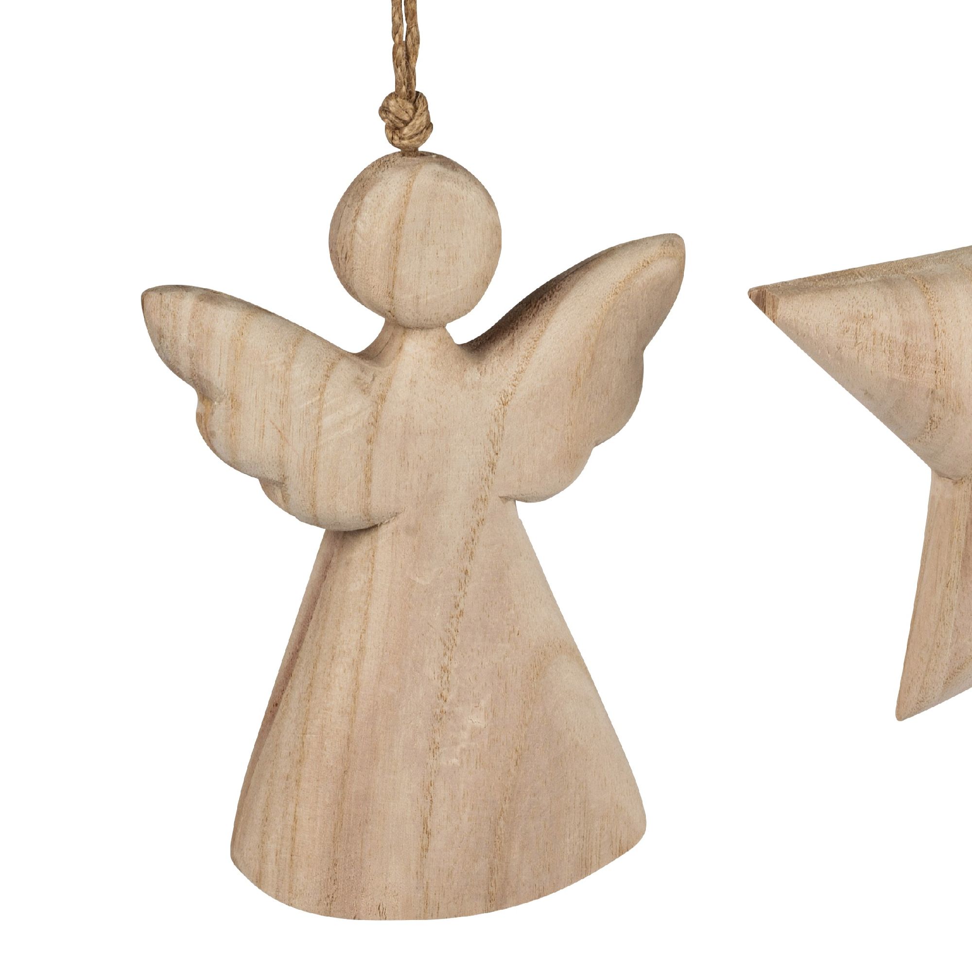 Holzfigur eines Engels mit Flügeln, in hellem Holzton, hängt an einer Schnur. Die Figur hat eine run