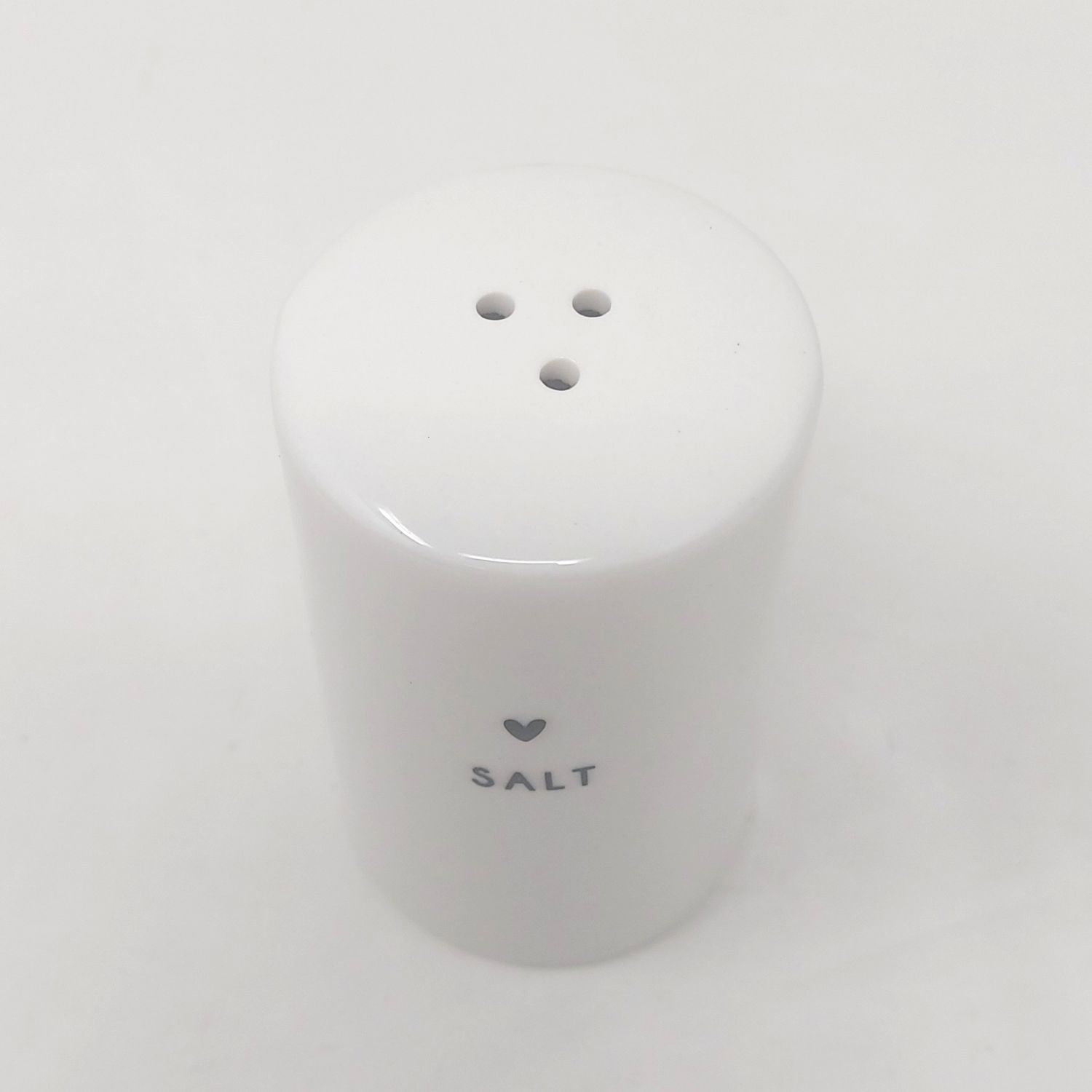 weißer Saltzsteuer mit SALT Schriftzug und kleinem Herz