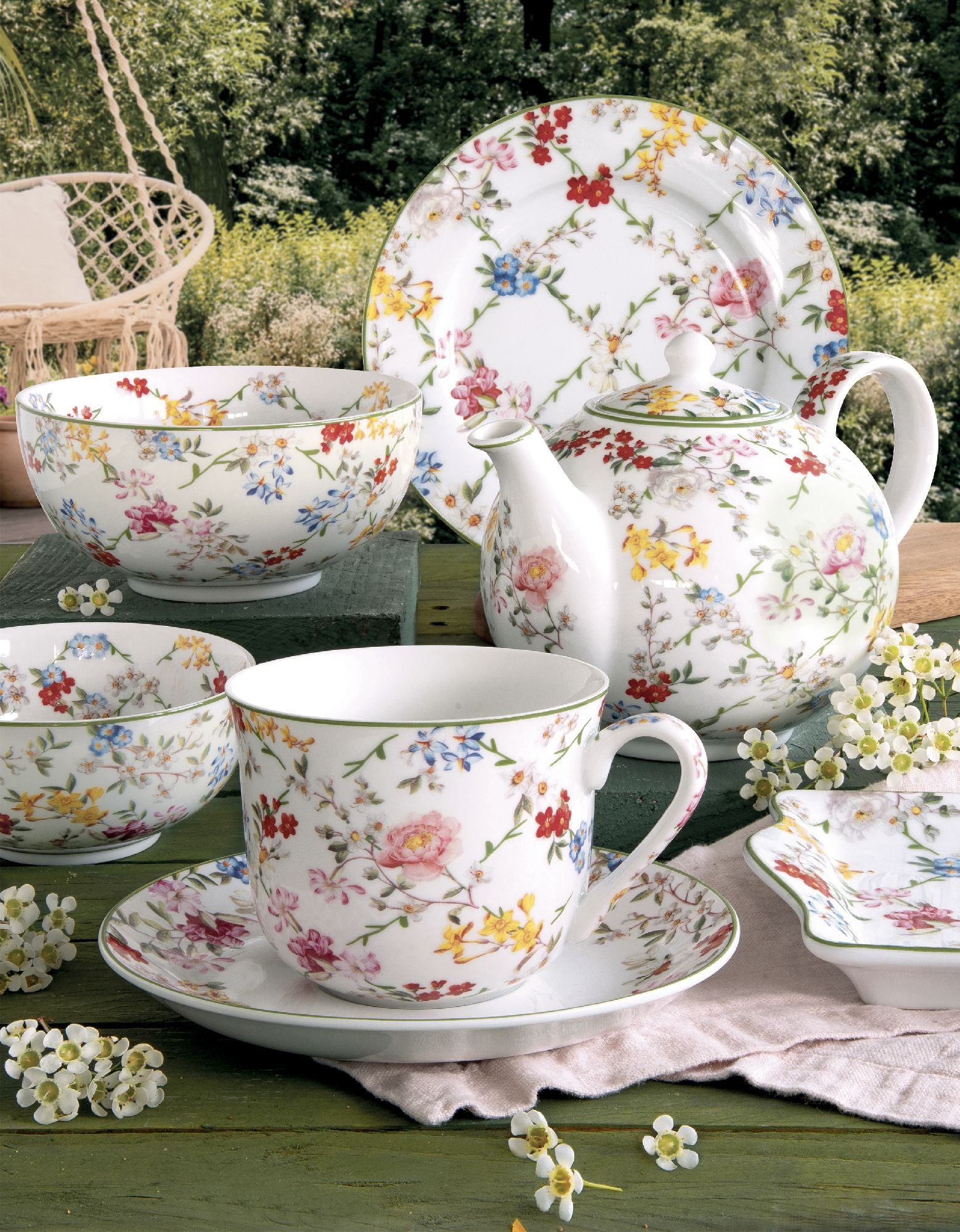 Tasse mit Untertasse GARDEN DREAMS weiß mit bunten Blumen für 370ml Easy Life
