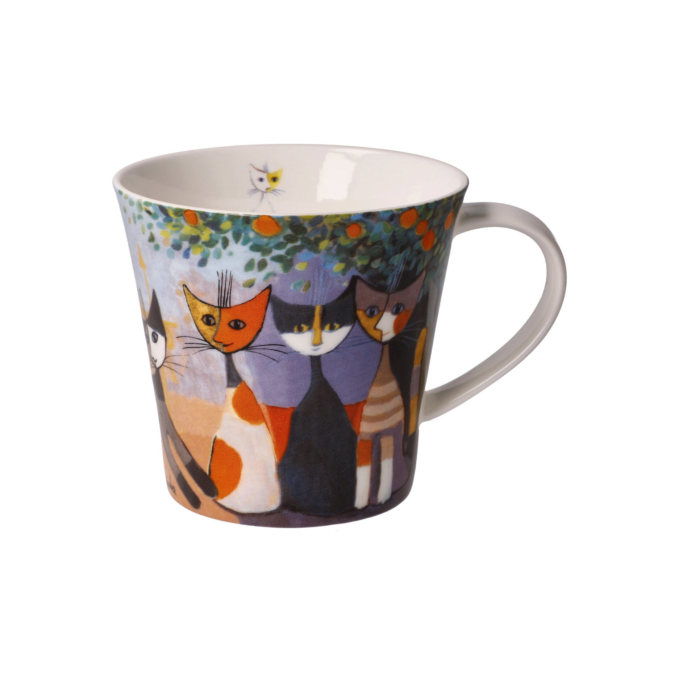 Bunte Tasse mit Katzenmotiven, die in verschiedenen Farben und Posen abgebildet sind, vor einem Hint