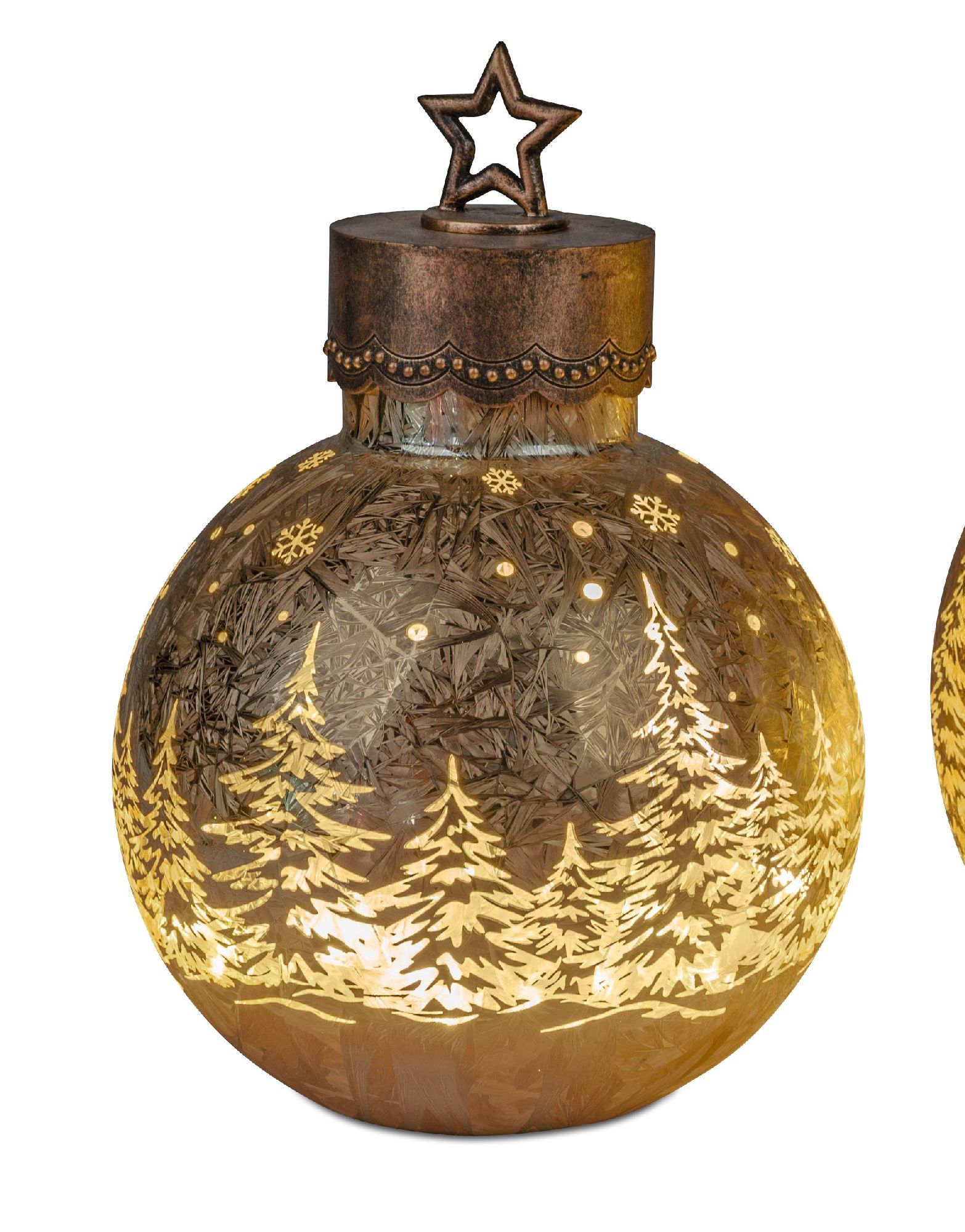 Dekorative Weihnachtskugel aus Glas mit einem Stern oben und einem Muster aus Tannenbäumen und Schne