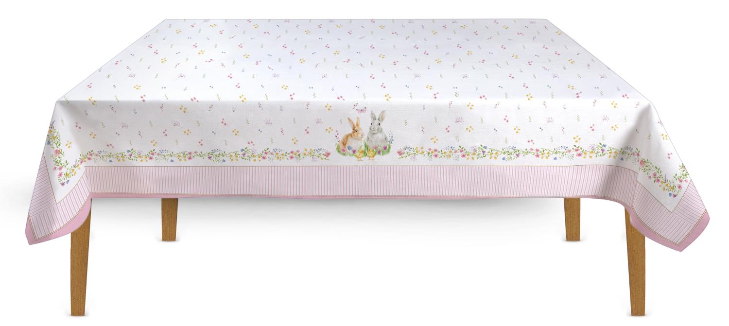 Tischdecke mit buntem Blumenmuster und zwei Hasenmotiven am Rand, auf einem Tisch mit vier Beinen.