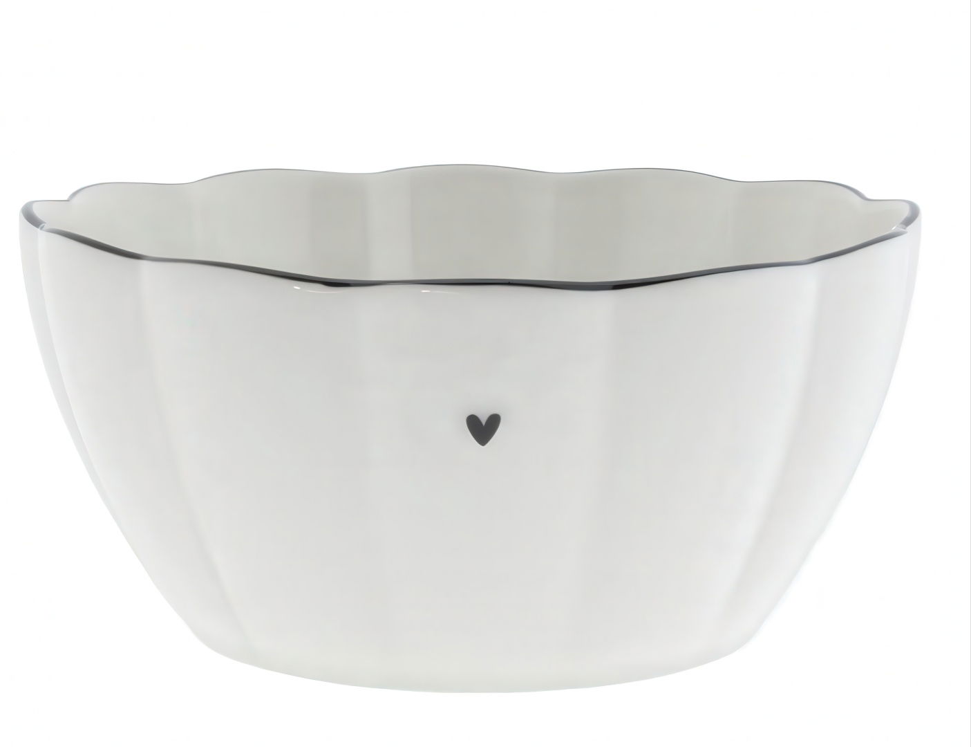 Weiße Schüssel mit gewelltem Rand und schwarzem Innenrand. In der Mitte ein kleines, schwarzes Herz.