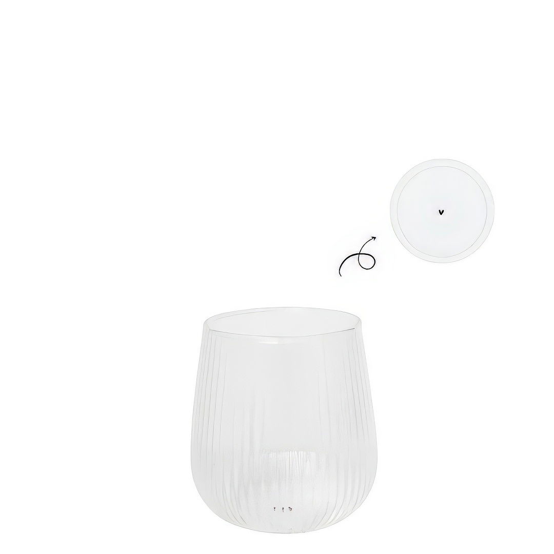 Transparente, gerippte Glasvase mit rundem Boden und einem abnehmbaren Deckel. Der Deckel hat ein kleines Loch.