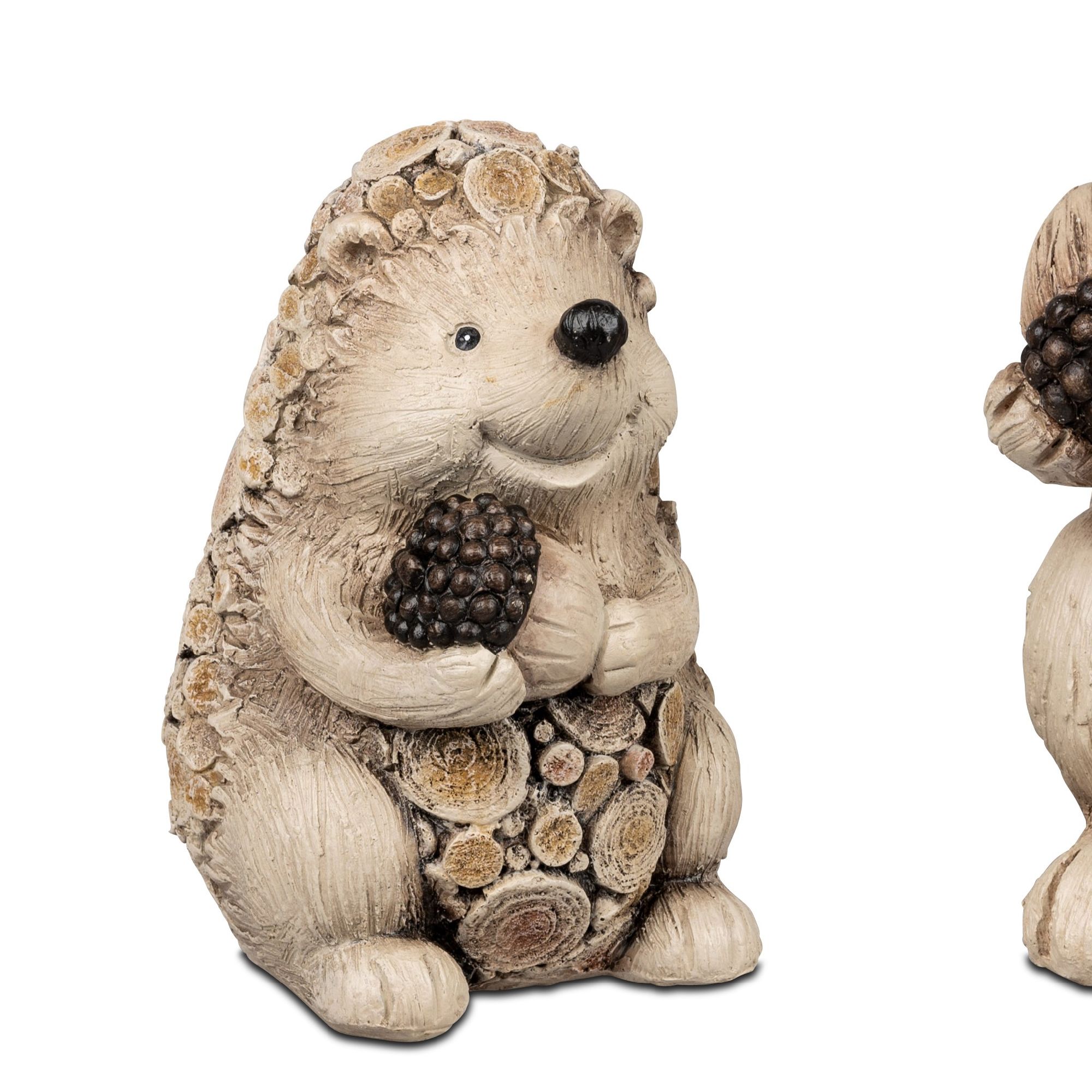 Zwei dekorative Igelfiguren aus Keramik, die jeweils eine schwarze Beere in den Händen halten. Die Oberflächen sind strukturiert.