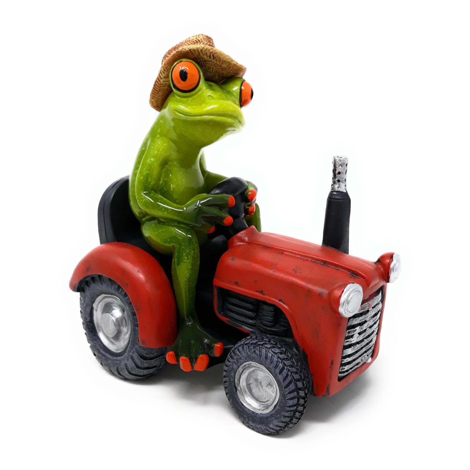 Eine grüne Froschfigur mit Hut sitzt auf einem roten Traktor und hält das Lenkrad. Der Traktor hat große Reifen und einen Auspuff.