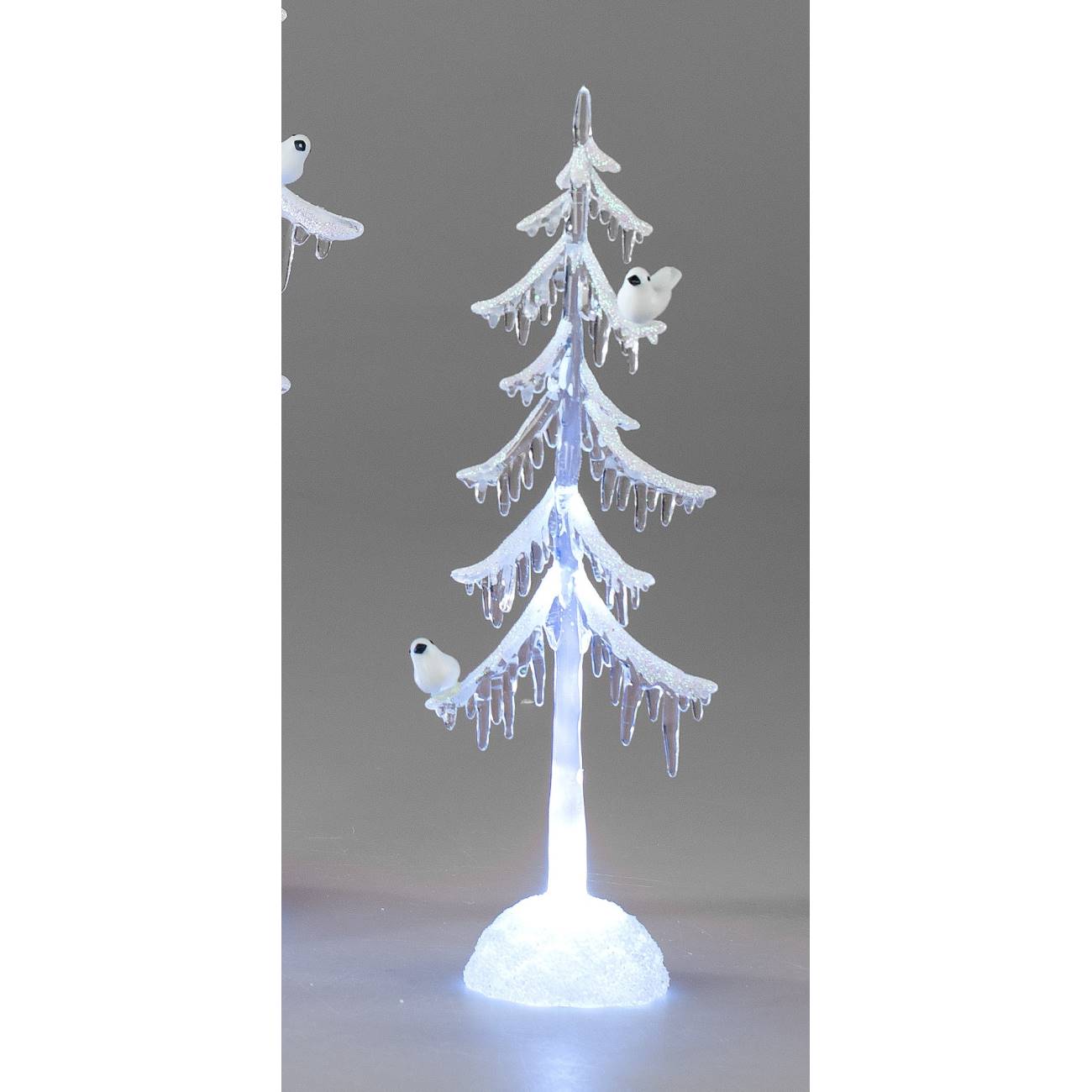 Ein künstlicher Weihnachtsbaum mit glitzernden Zweigen, Eiszapfen und zwei kleinen weißen Vögeln auf
