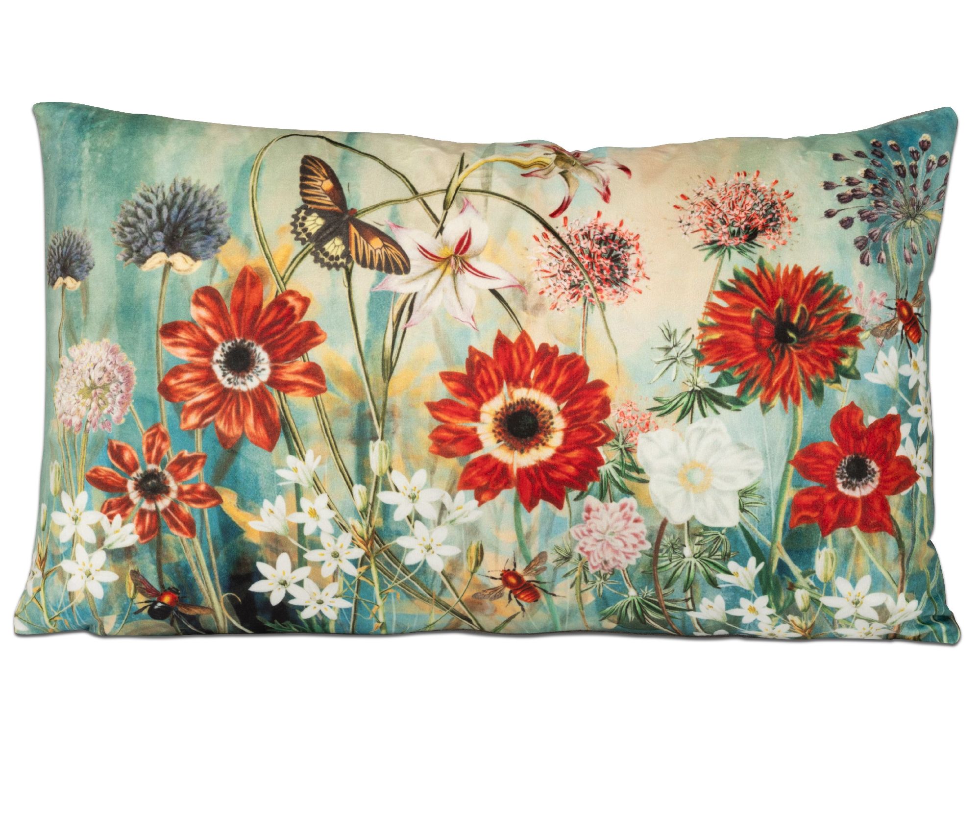 Dekoratives Kissen mit buntem Blumenmuster, darunter rote, weiße und lila Blumen sowie Schmetterling