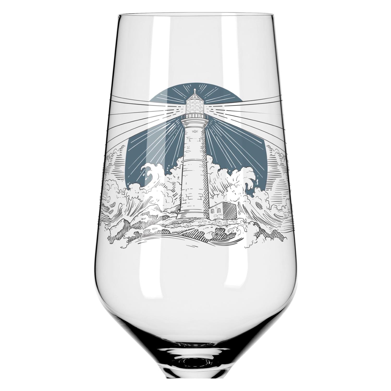 Ein transparentes Glas mit einer grafischen Darstellung eines Leuchtturms und Wellen im Hintergrund.