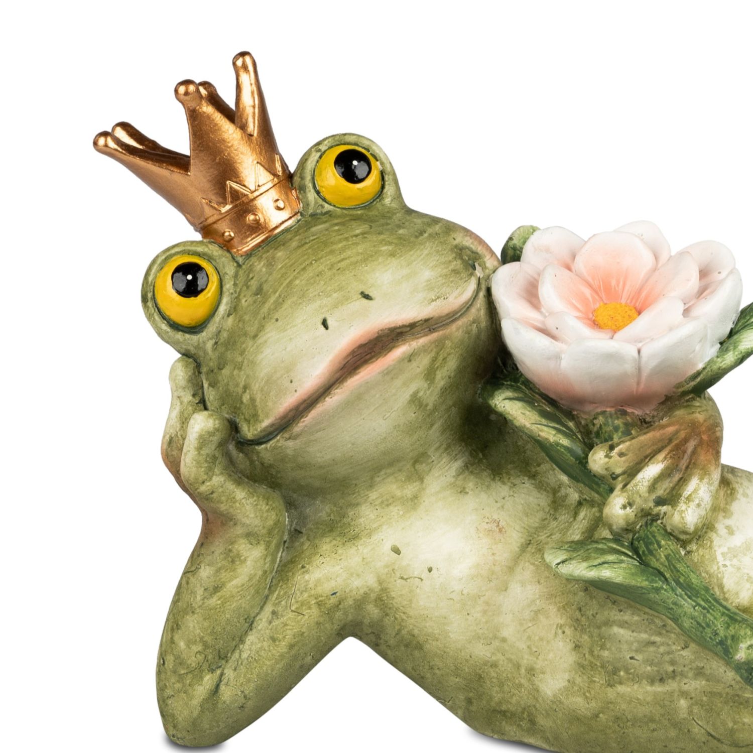 Froschfigur mit goldener Krone, stützt den Kopf und hält eine rosa Blüte