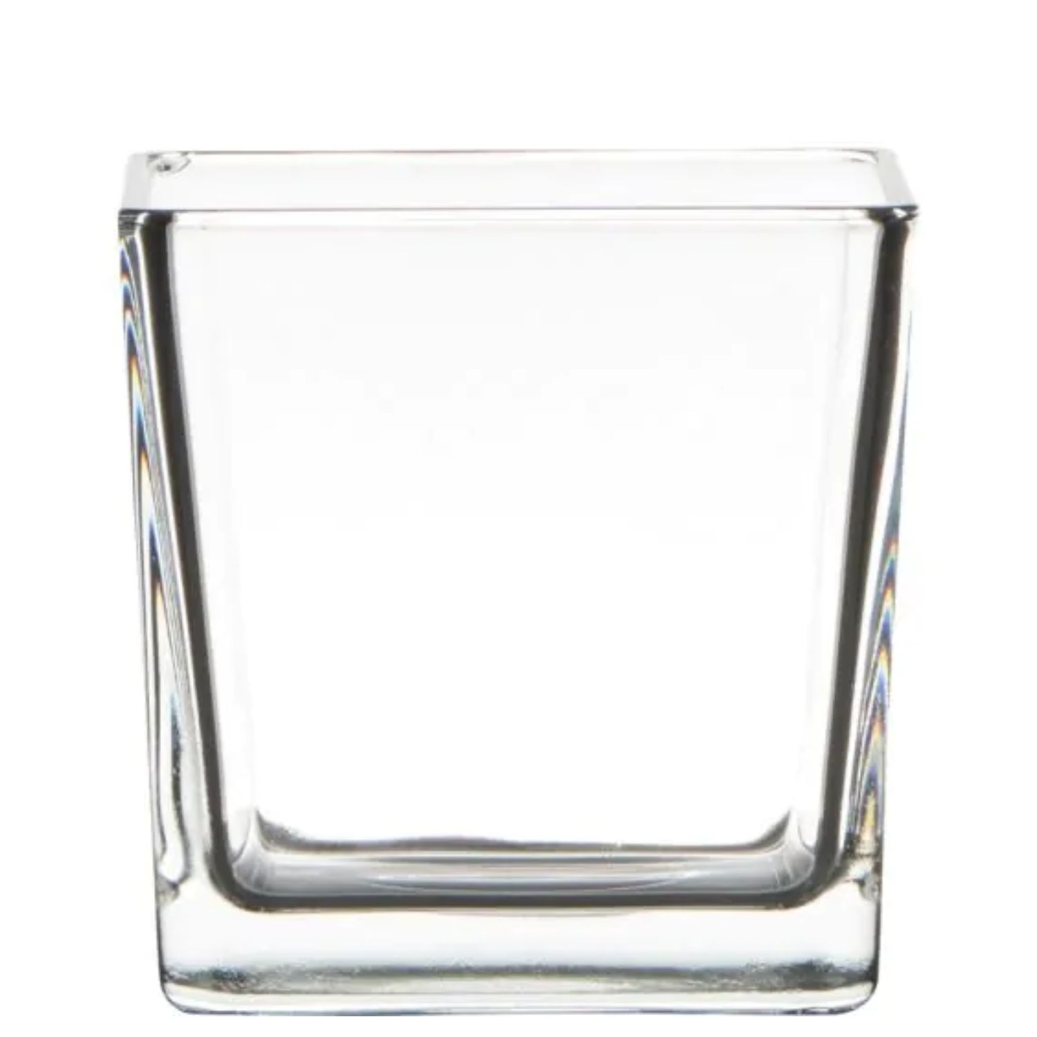 Ein transparenter, quadratischer Glasbehälter mit geraden Wänden und einem flachen Boden.