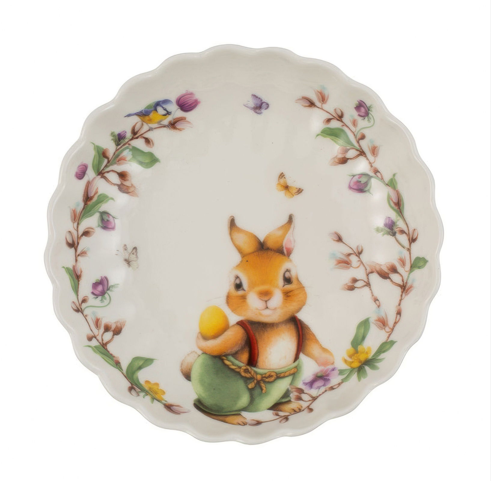 Ein runder Teller mit einem Hasen, der ein Ei hält, umgeben von Blumen und Schmetterlingen. Der Rand ist wellig gestaltet.