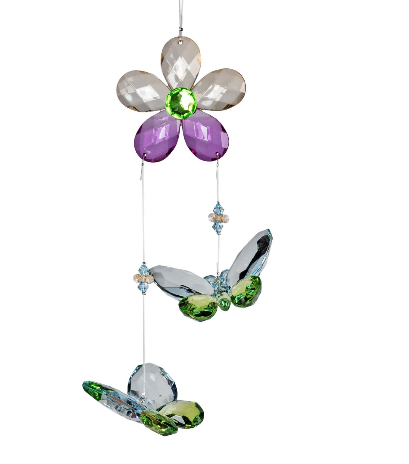 Hängende Dekoration mit einer blütenförmigen Figur in verschiedenen Farben und zwei Schmetterlingen aus transparentem Material.