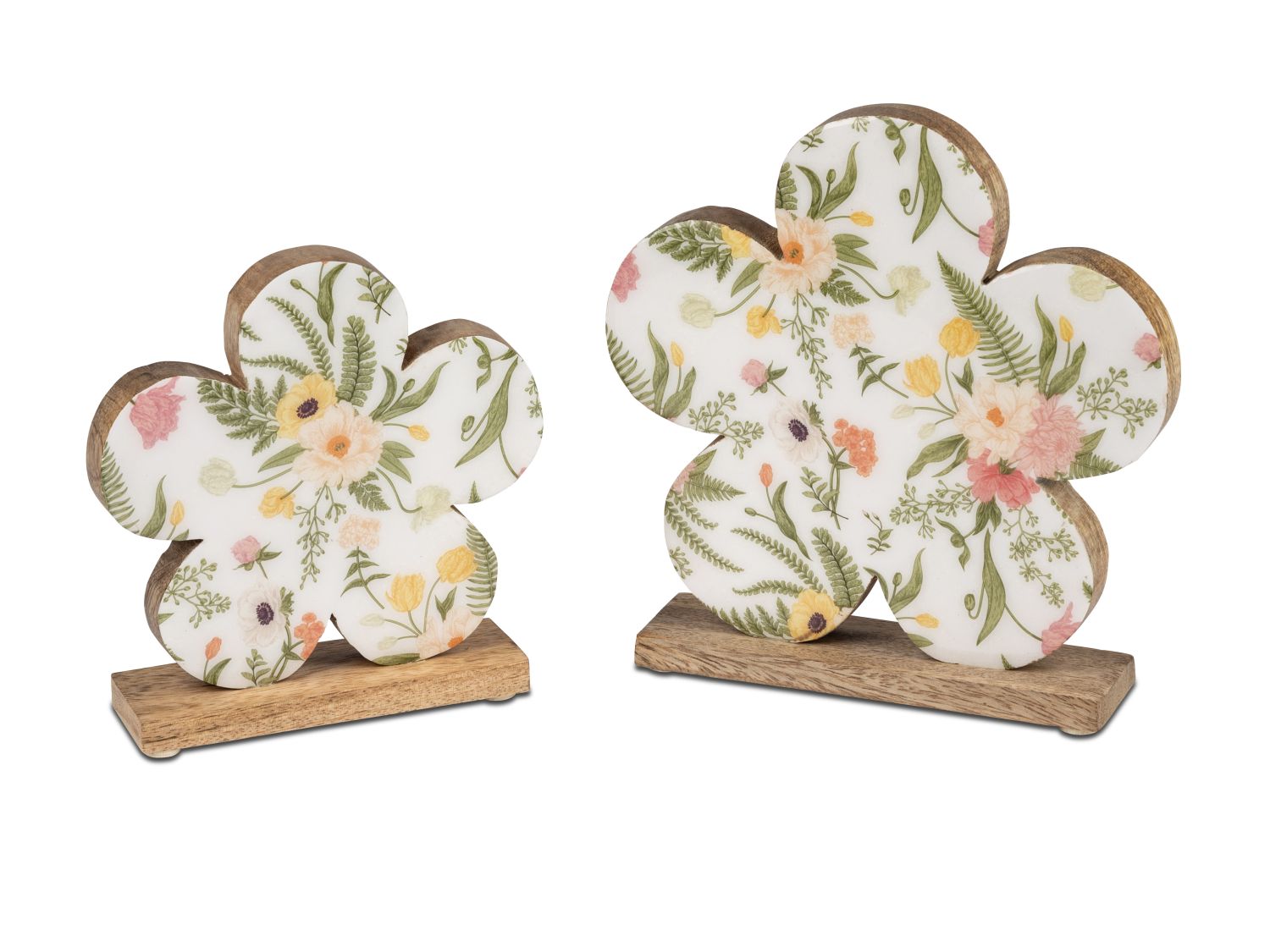 Zwei blumenförmige Dekofiguren mit floralen Mustern auf Holzsockeln vor weißem Hintergrund