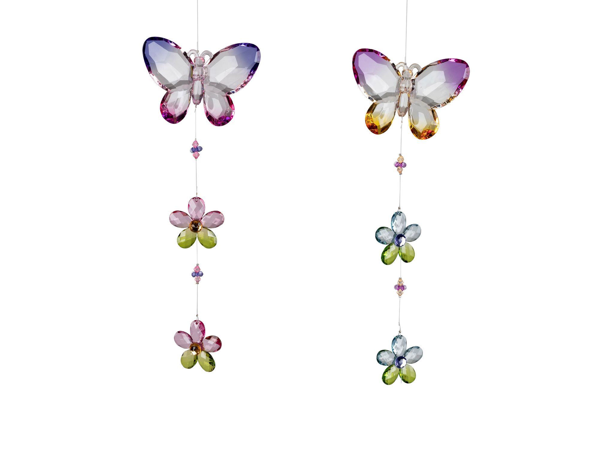 Zwei hängende Dekorationen mit bunten Schmetterlingen und Blumen aus Kristall in verschiedenen Farben.