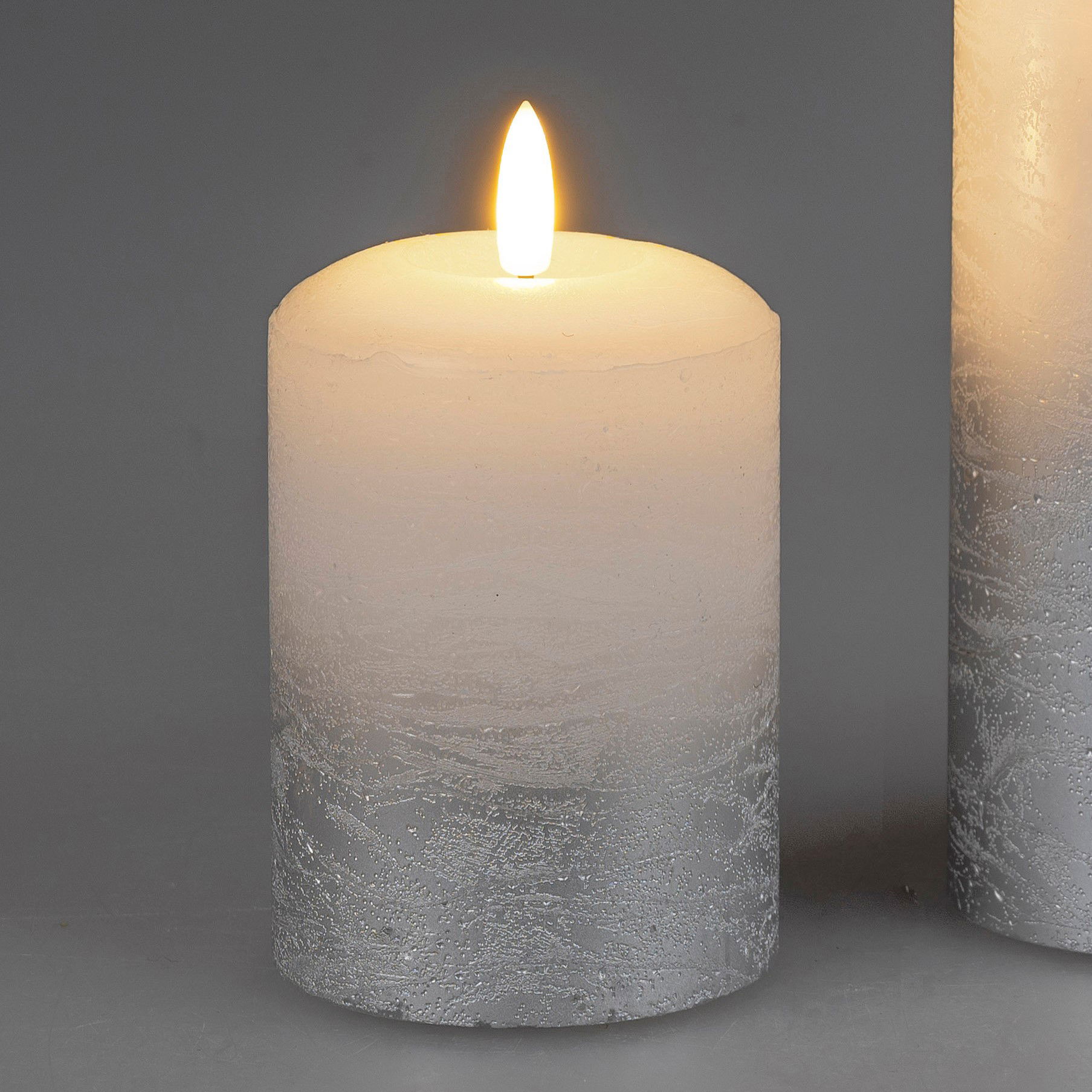 LED Kerze KLASSIK weiß silber Höhe 10cm,Durchmesser 7,5cm mit Timerfunktion von FORMANO