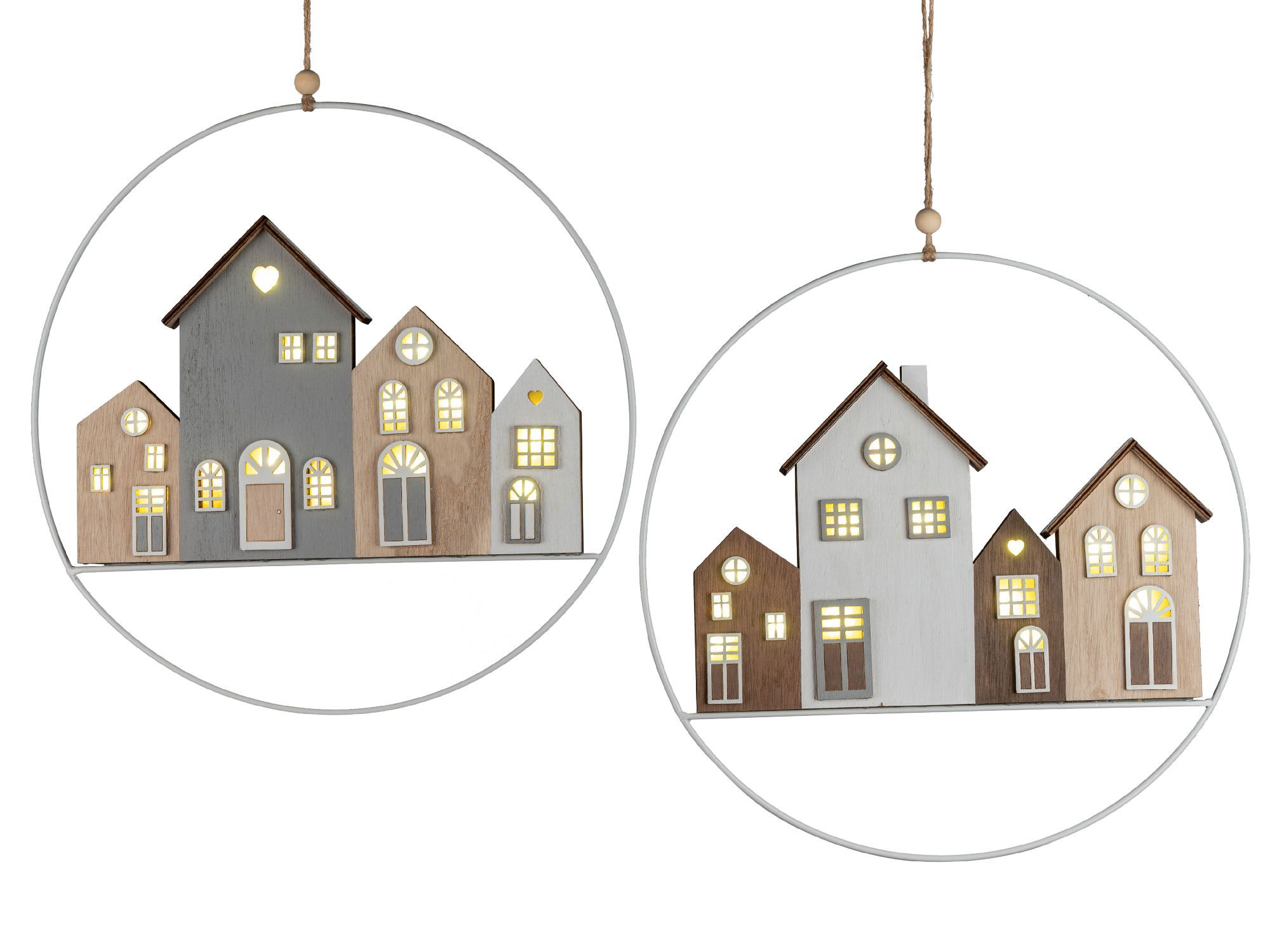 Zwei runde Wanddekorationen mit Holzhäusern in verschiedenen Farben und Formen, einige mit beleuchte