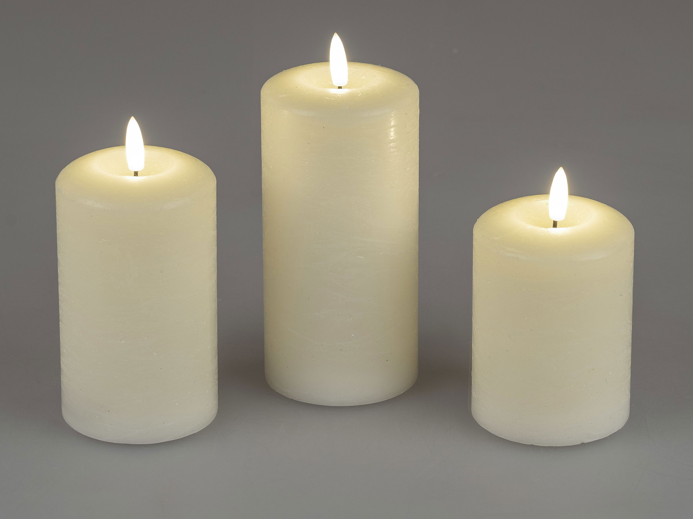 LED Kerze KLASSIK creme Höhe 15cm,Durchmesser 7,4cm mit Timerfunktion von FORMANO