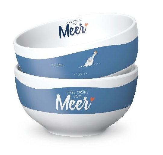 Zwei Schalen übereinander, eine mit blauer und weißer Farbgestaltung, bedruckt mit maritimen Motiven und Schriftzug.