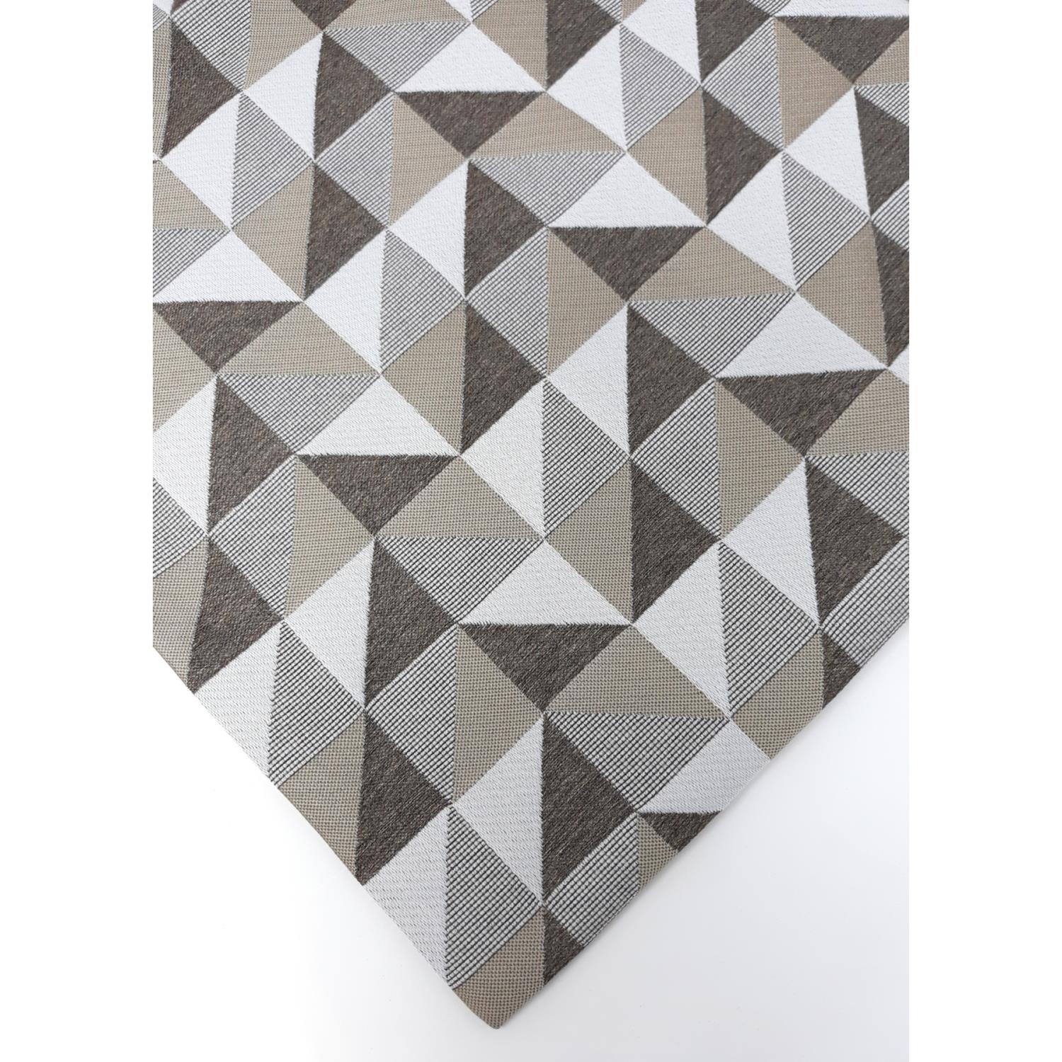 Muster aus dreieckigen Flächen in verschiedenen Grautönen und Weiß, angeordnet in einem geometrischen Design.