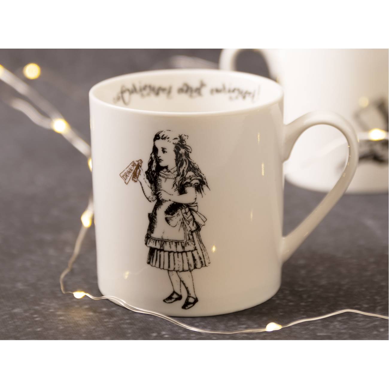 Becher, Tasse ALICE IN WONDERLAND Alice 350ml schwarz weiß von Creative Tops