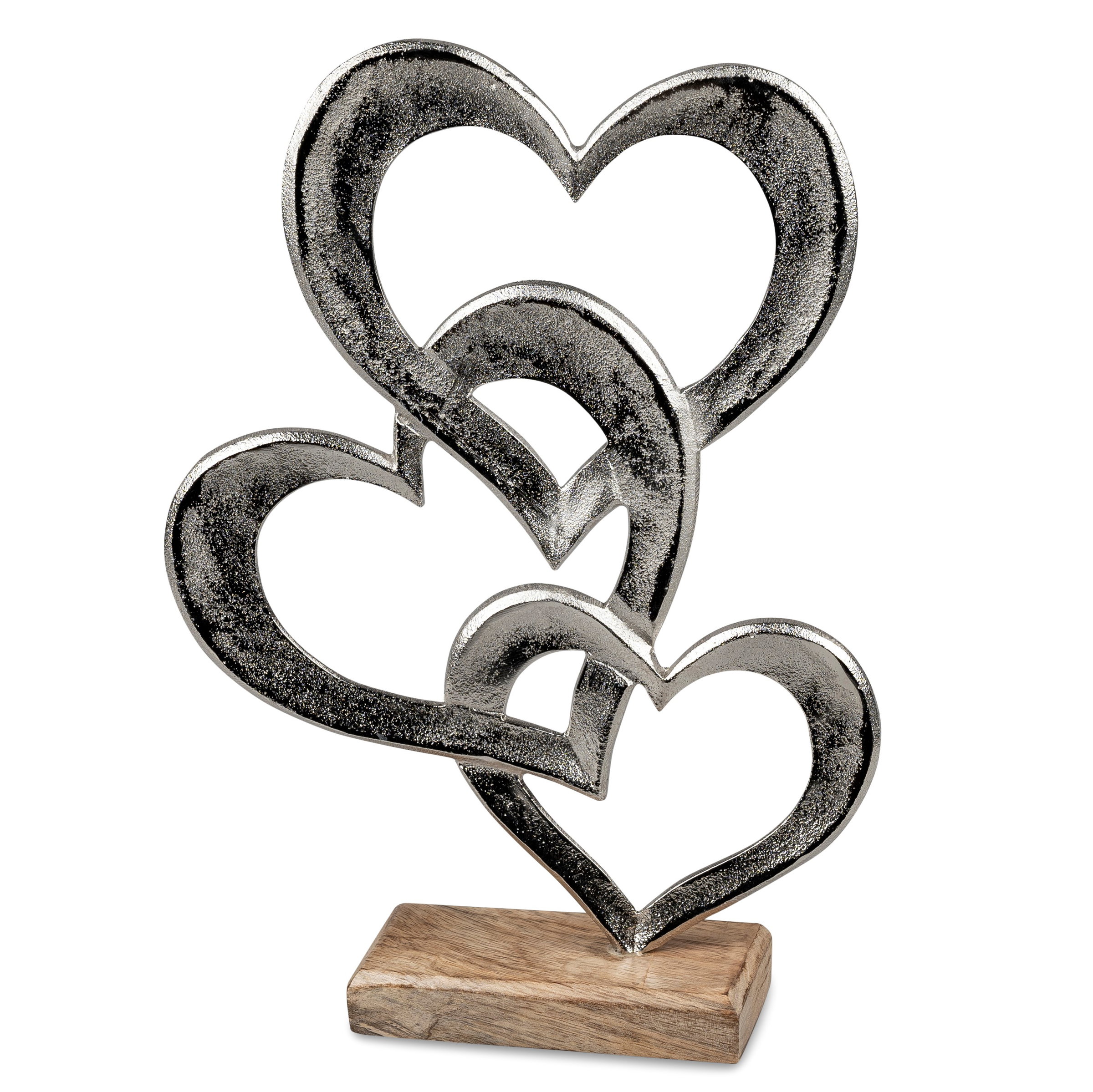 Skulptur aus vier ineinander verschlungenen Herzen in Silber auf einem Holzsockel.
