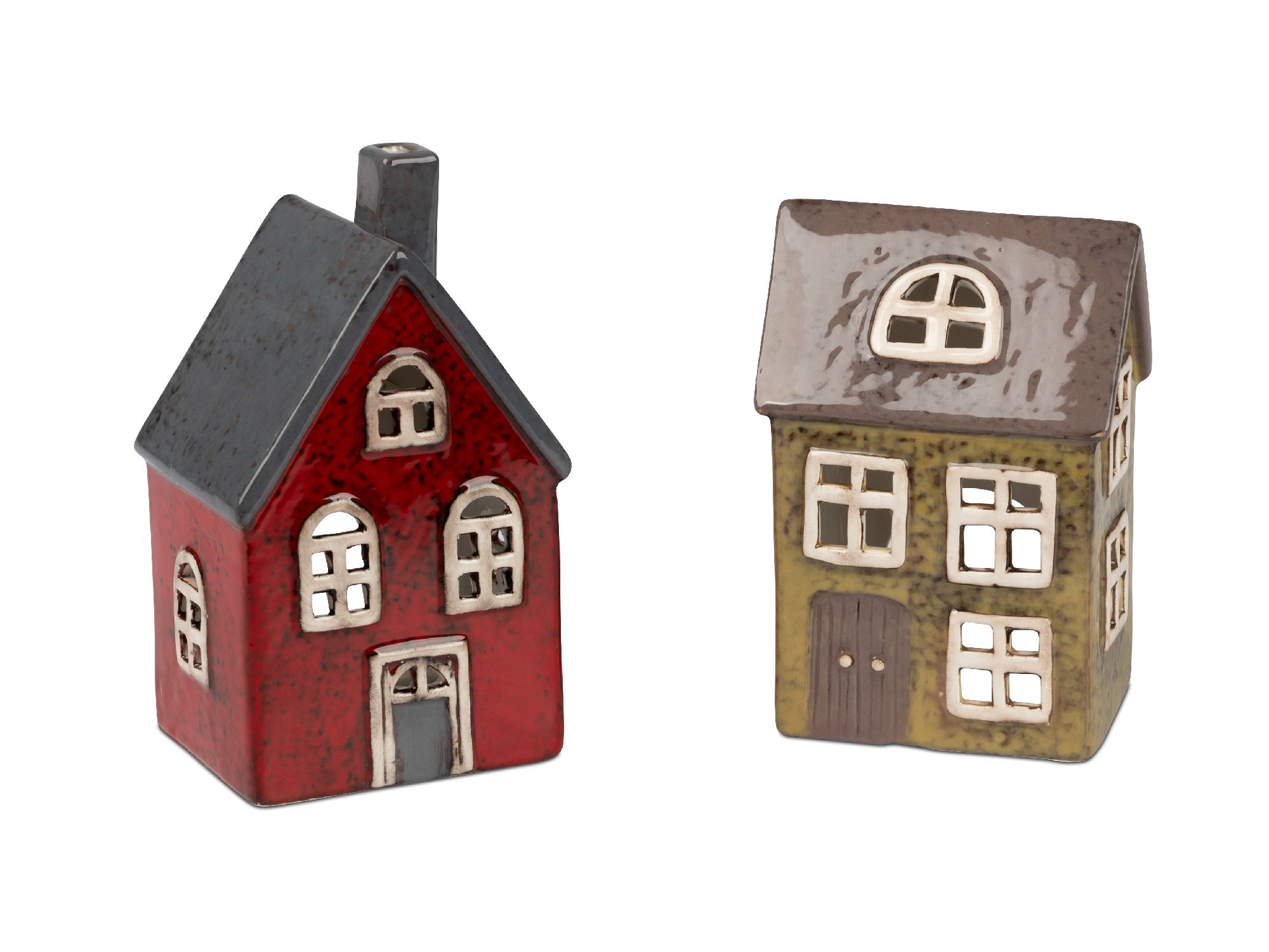 Zwei kleine, dekorative Häuser aus Keramik, eines rot mit grauem Dach, das andere grün mit braunem Dach und einer Tür.