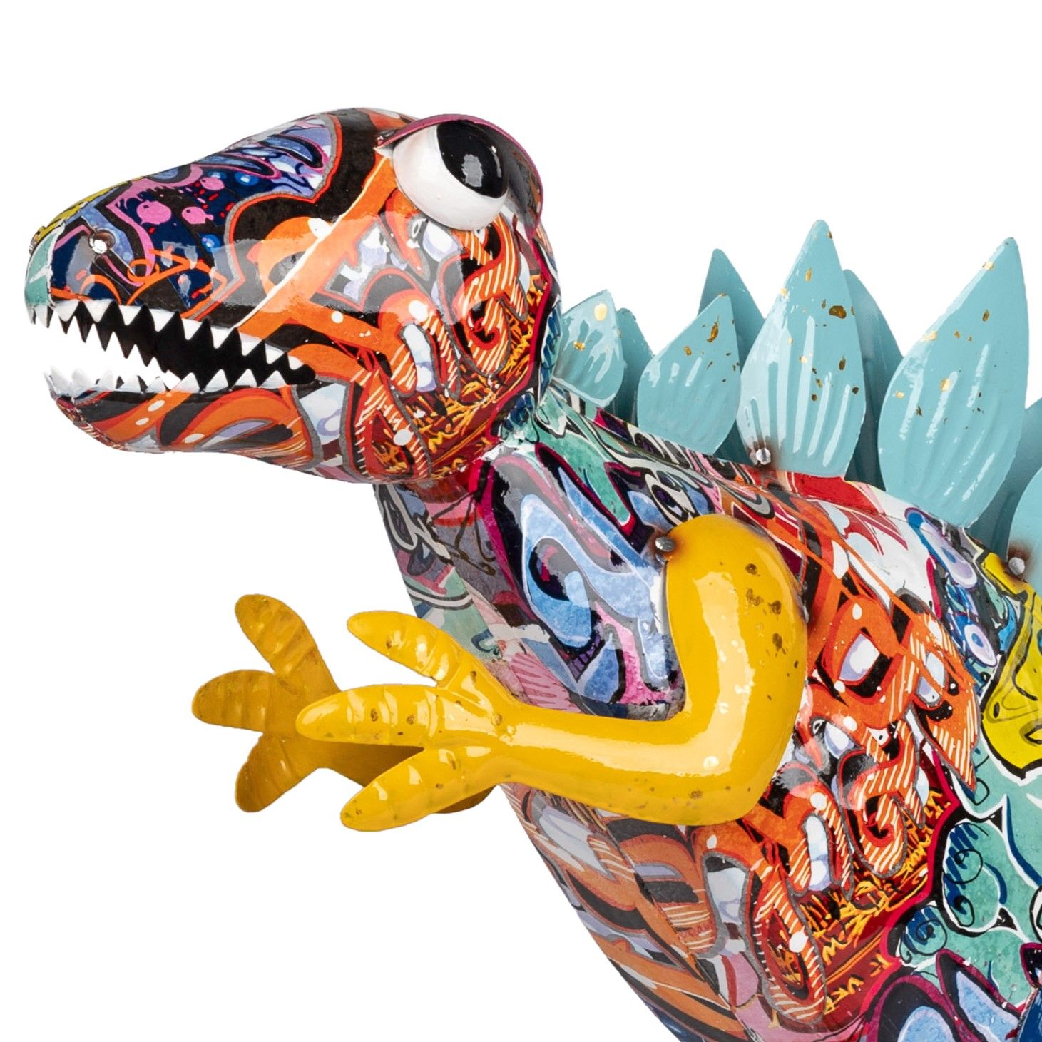 Bunt bemalter Dinosaurier mit großen Augen und spitzen Rückenstacheln, in verschiedenen Farben und Mustern gestaltet.