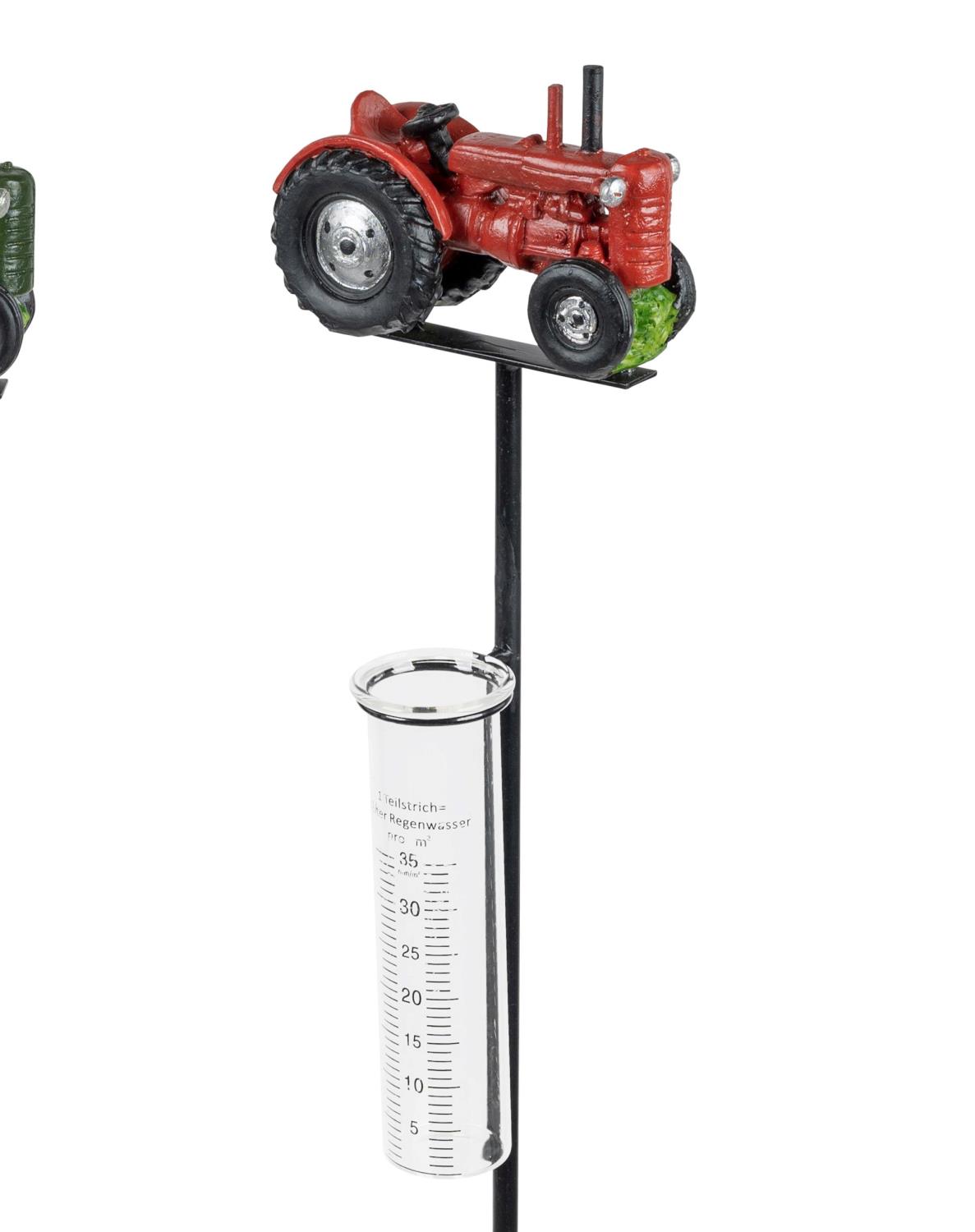 Modell eines roten Traktors auf einem Ständer, daneben ein Messzylinder zur Regenwassermessung mit S