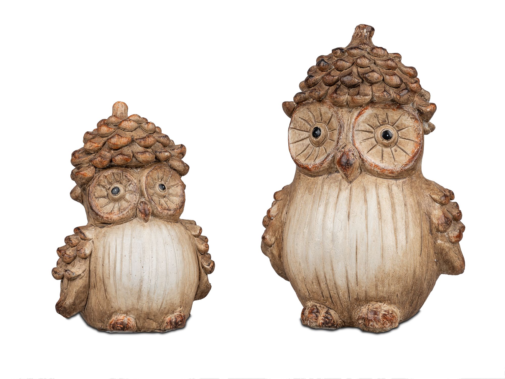 Zwei dekorative Eulenfiguren aus Holz, eine klein und eine groß, mit Eichel-Hüten und runden Augen.