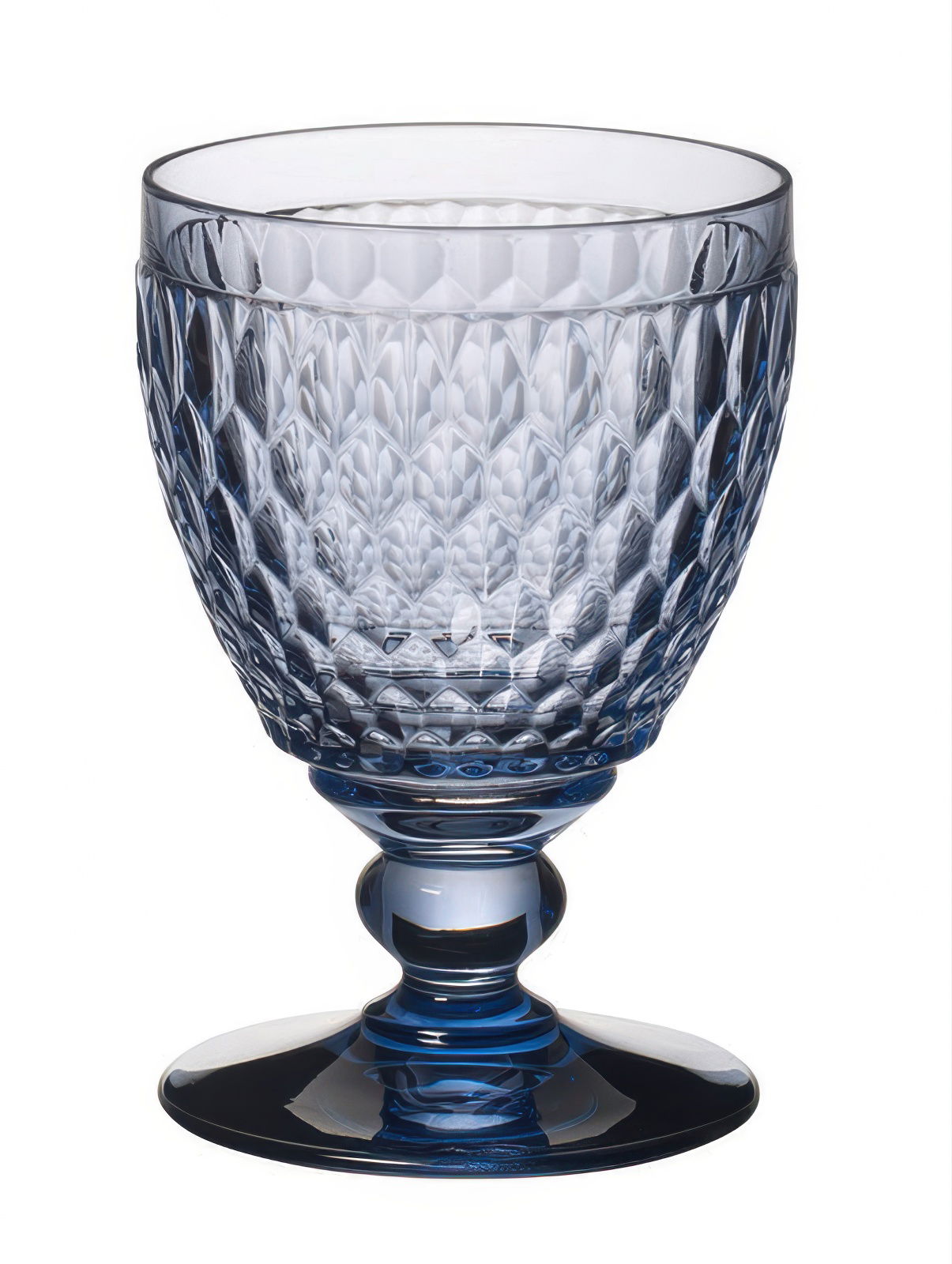 Blauer, facettierter Glasbecher mit einem stabilen Fuß und breiter Öffnung.