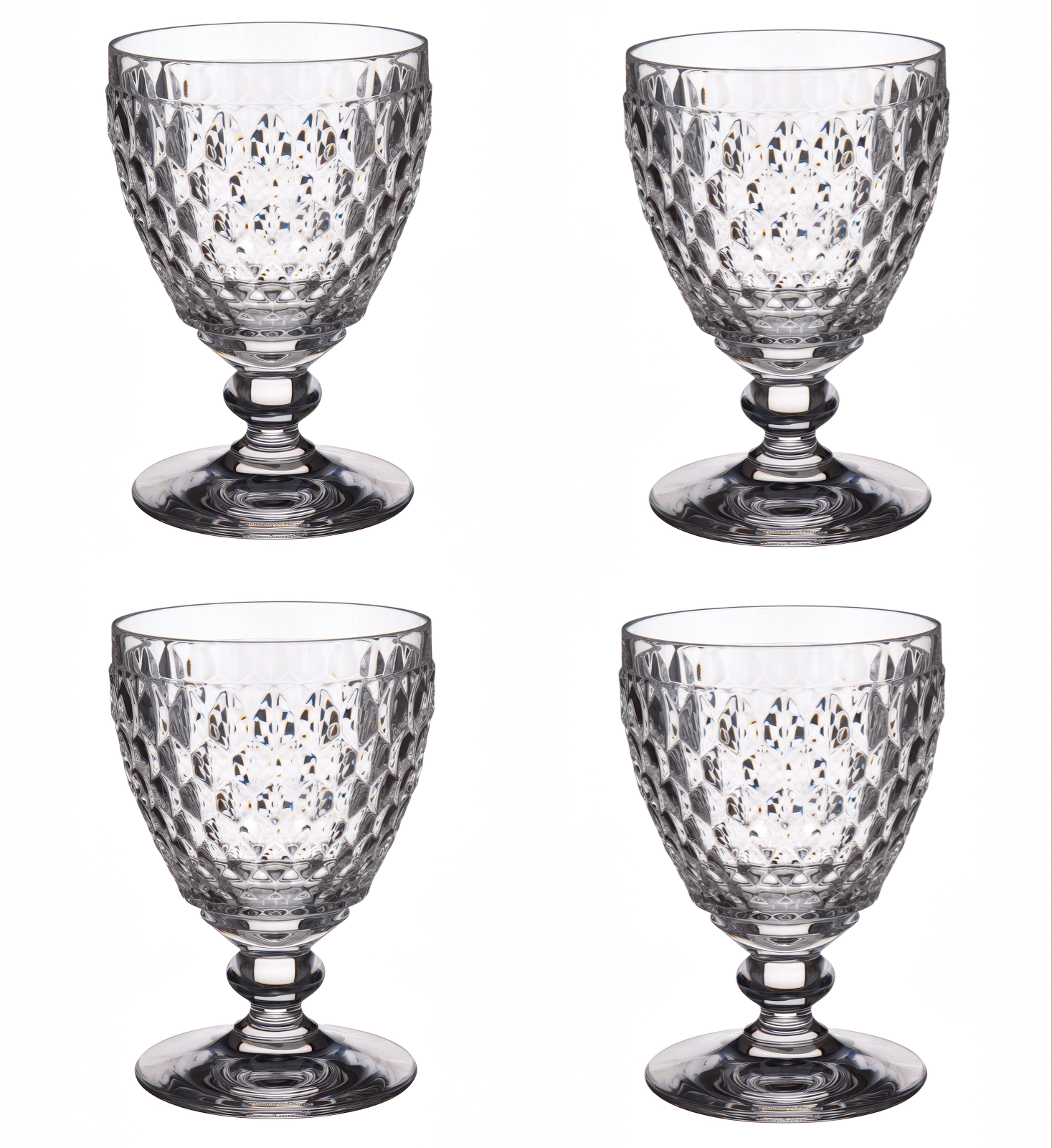 Vier dekorative, klare Gläser mit facettiertem Design und einem stabilen Fuß, angeordnet in zwei Reihen.
